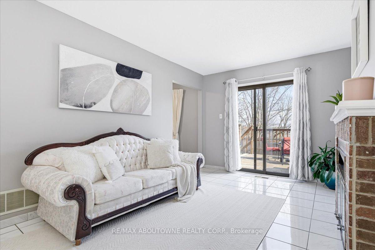 1148 Bridlewood Trail