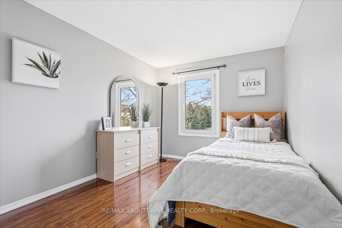 1148 Bridlewood Trail