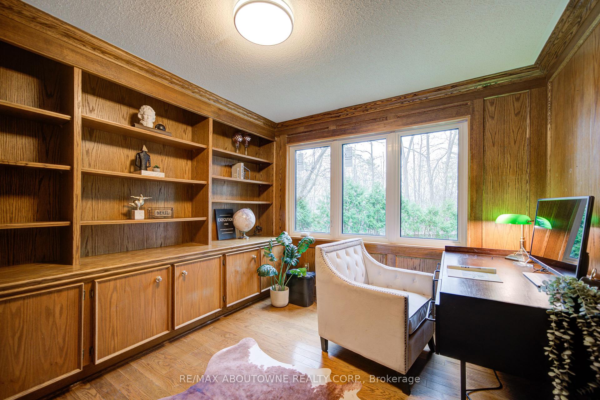 1328 King Henry Court
