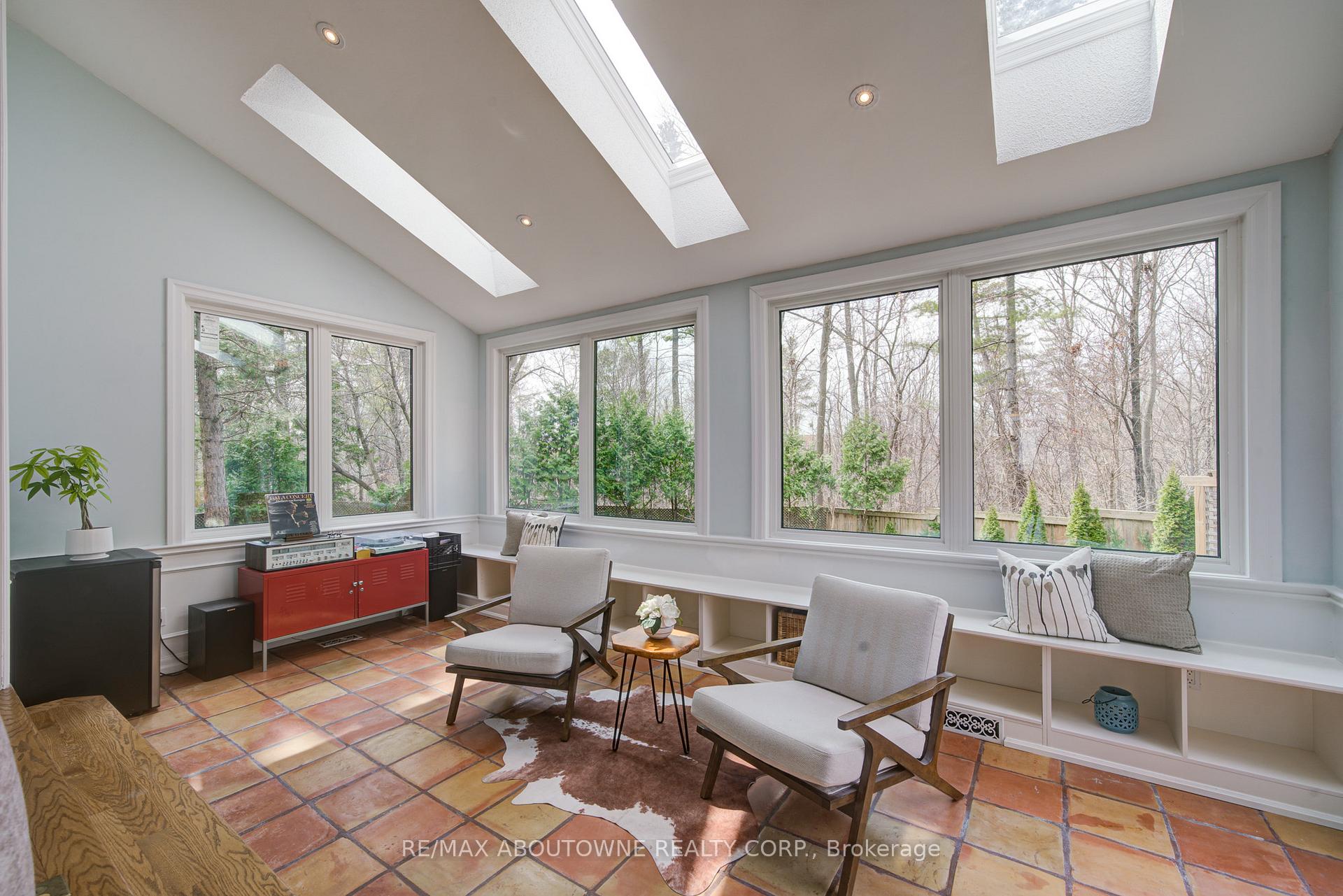 1328 King Henry Court