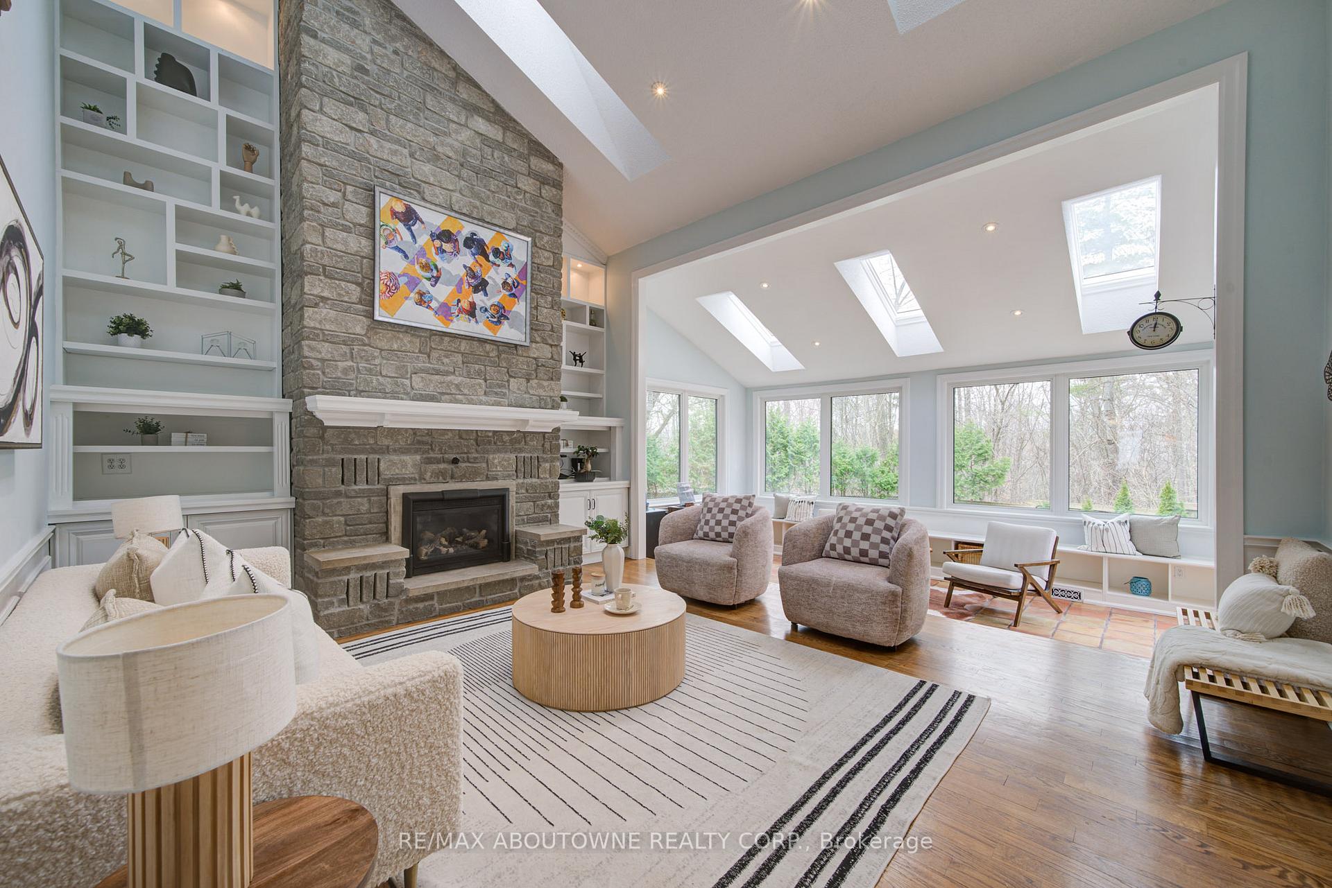 1328 King Henry Court