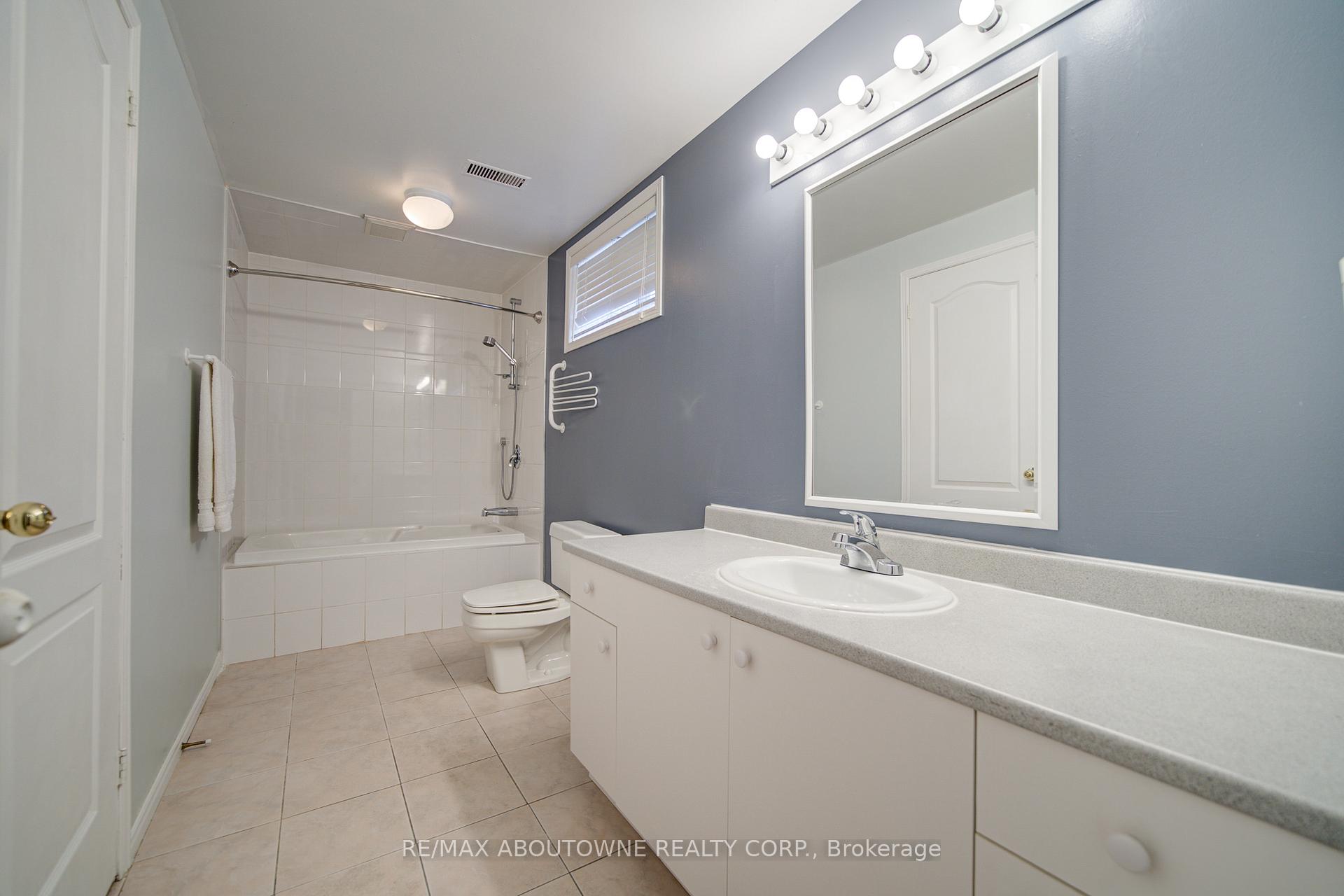 1328 King Henry Court