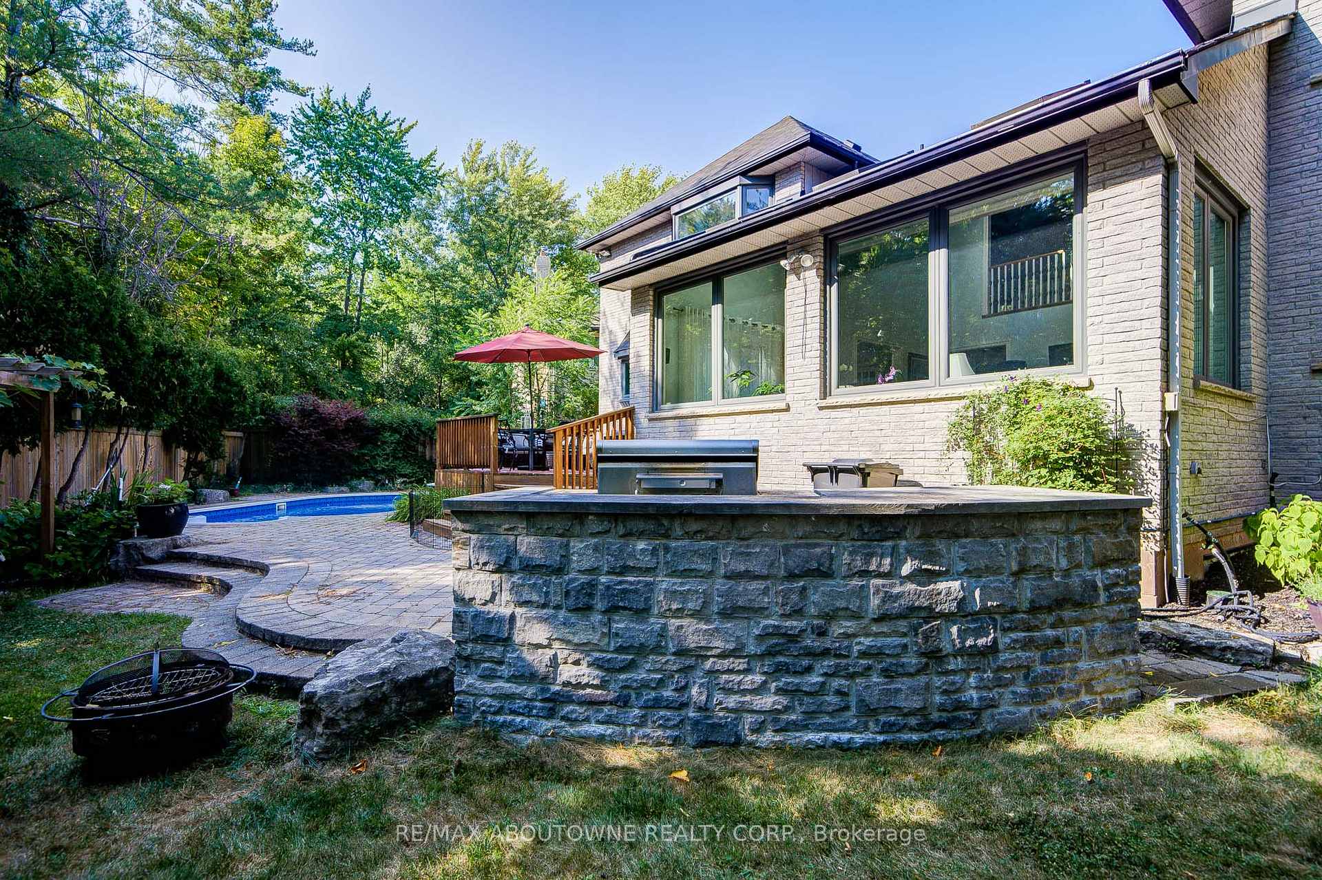 1328 King Henry Court