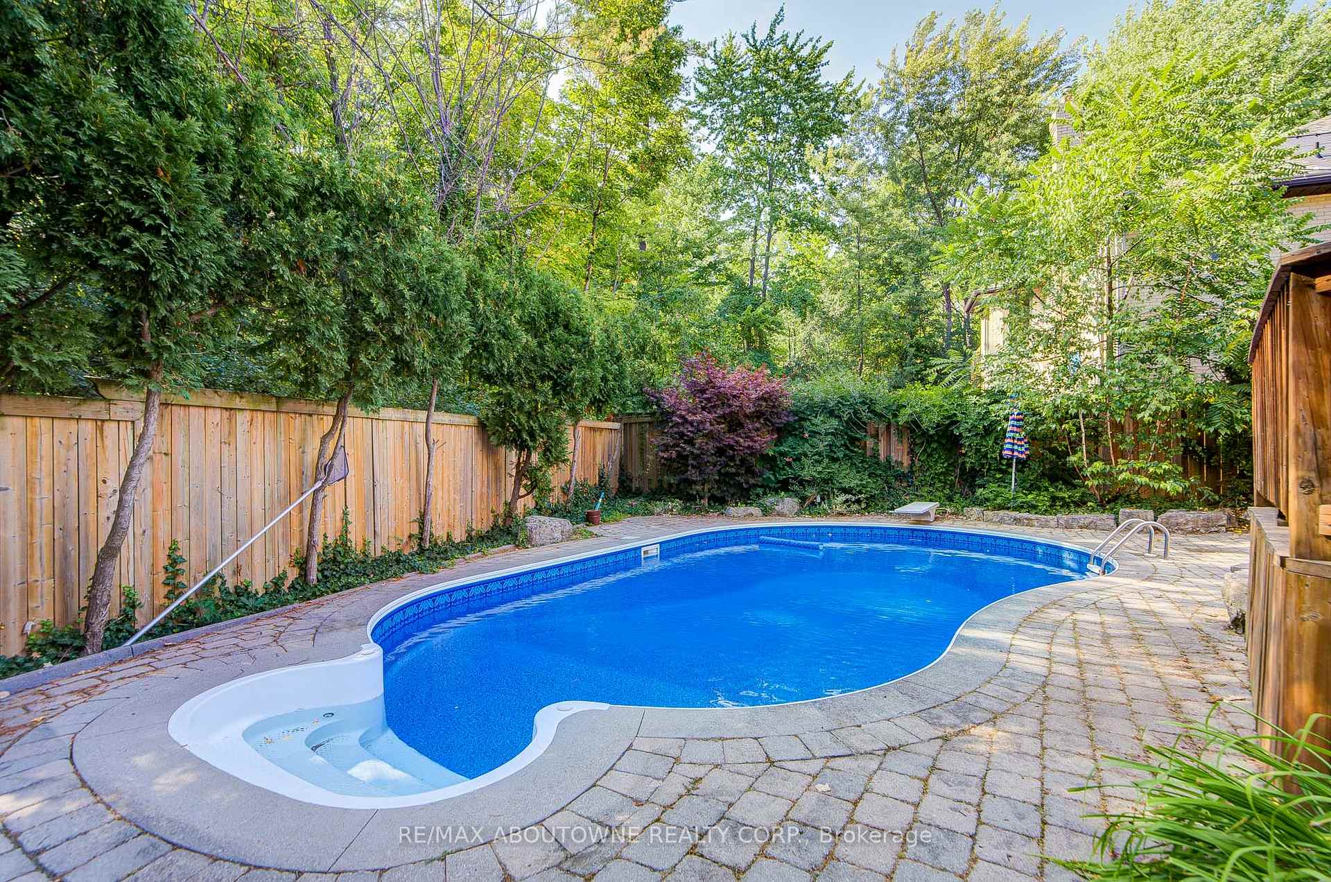 1328 King Henry Court