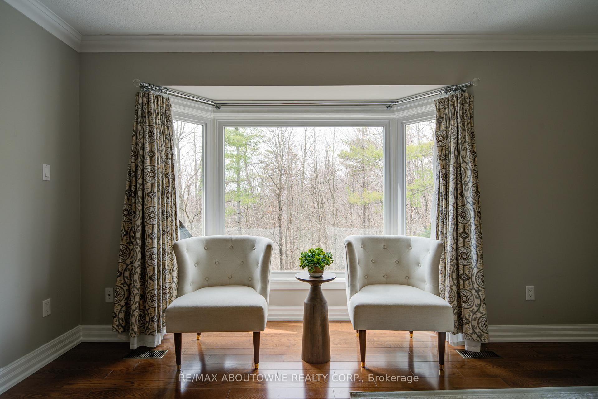1328 King Henry Court