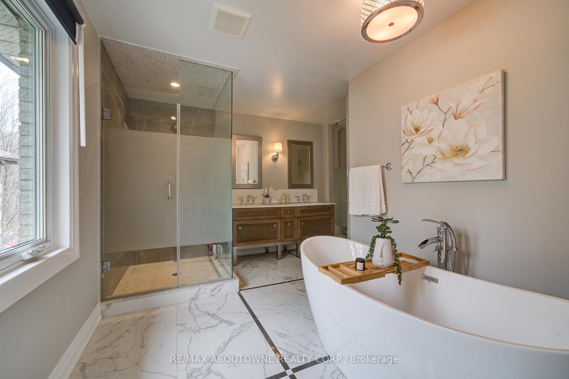 1328 King Henry Court