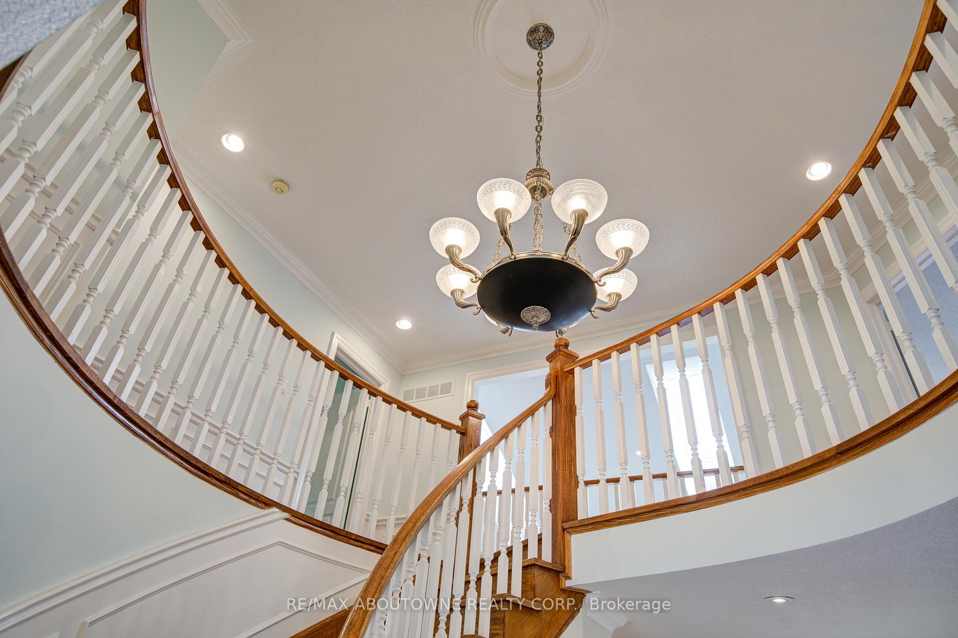 1328 King Henry Court