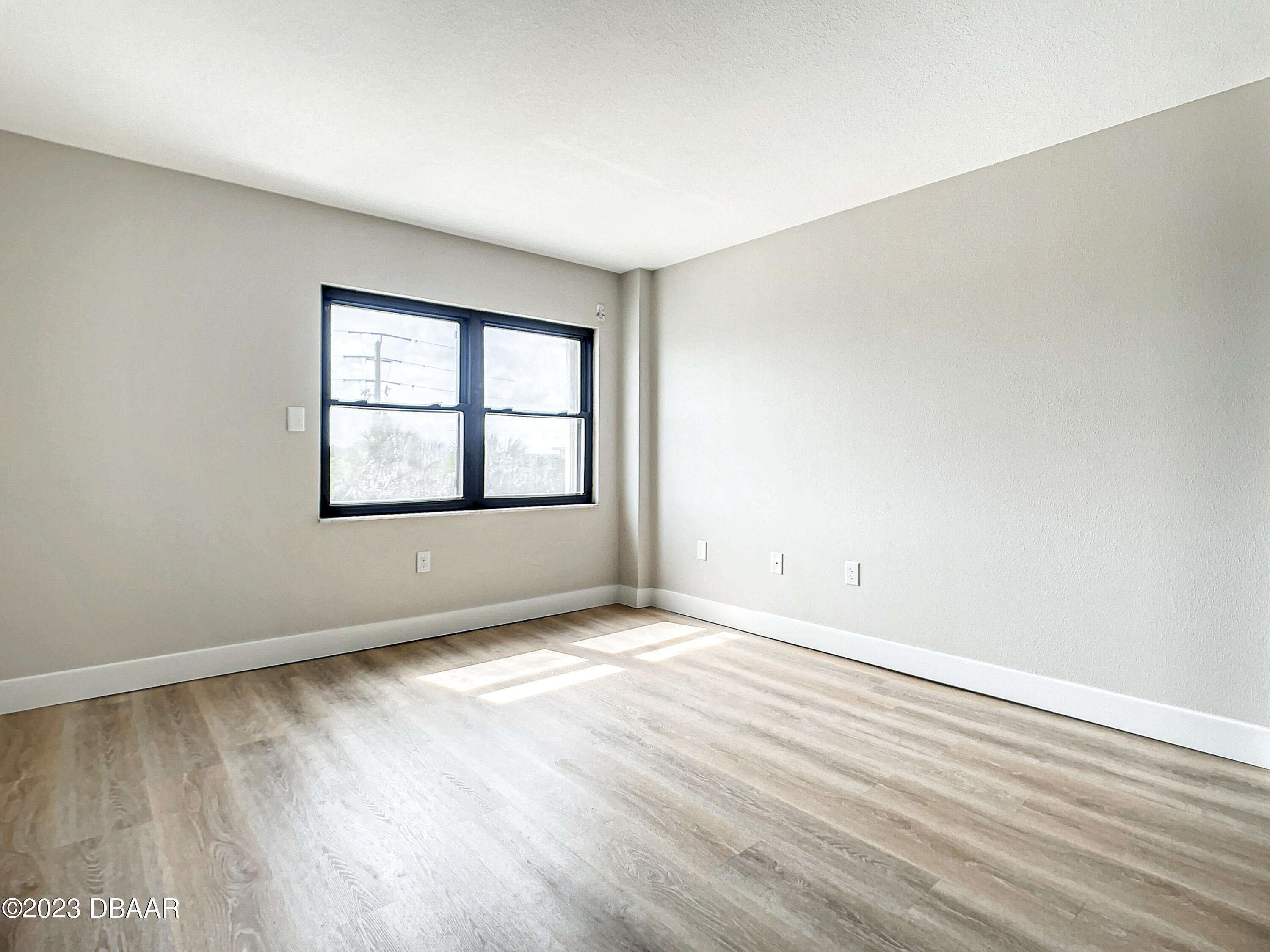 4435 S Atlantic Avenue, 311