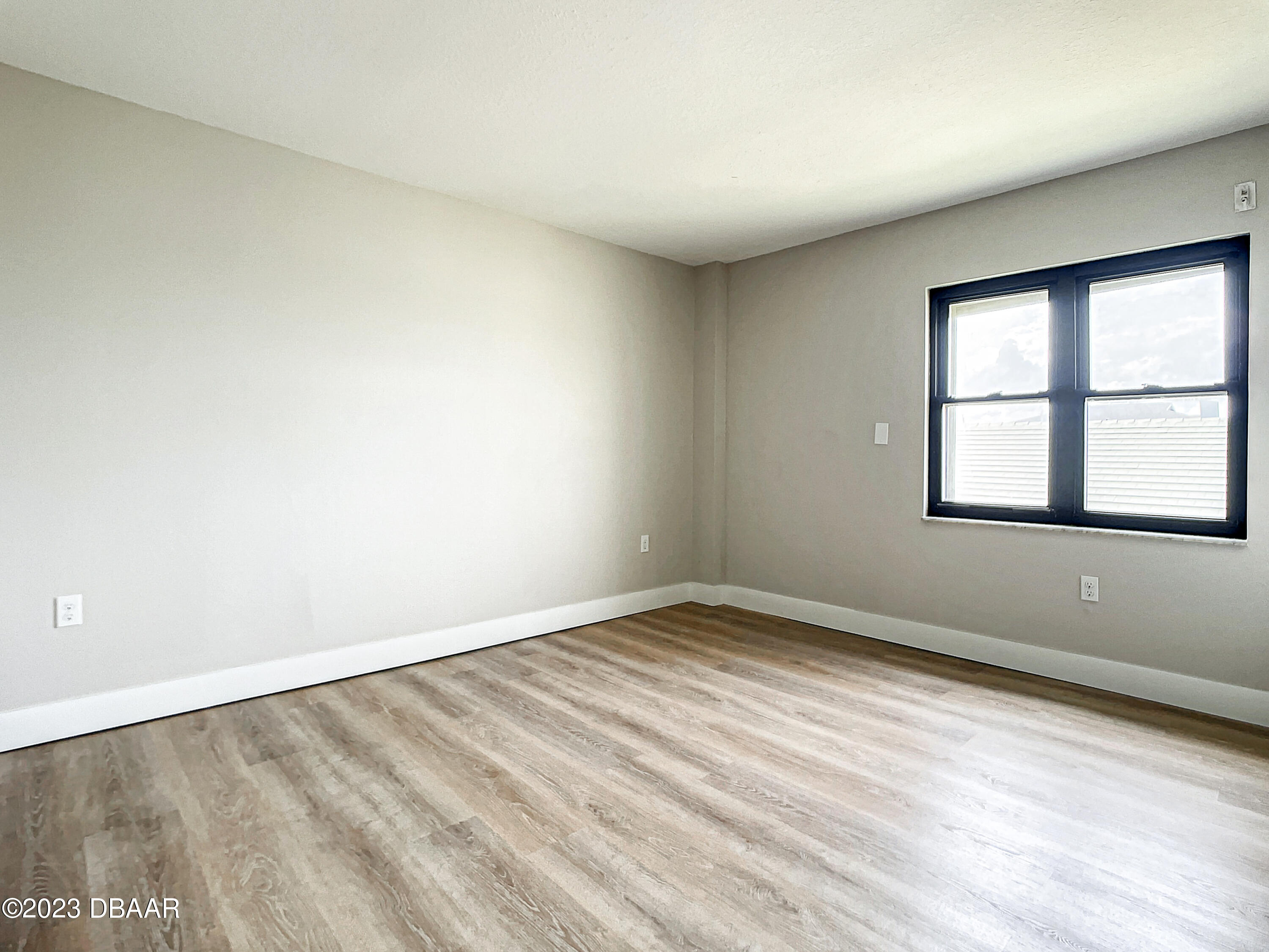 4435 S Atlantic Avenue, 311