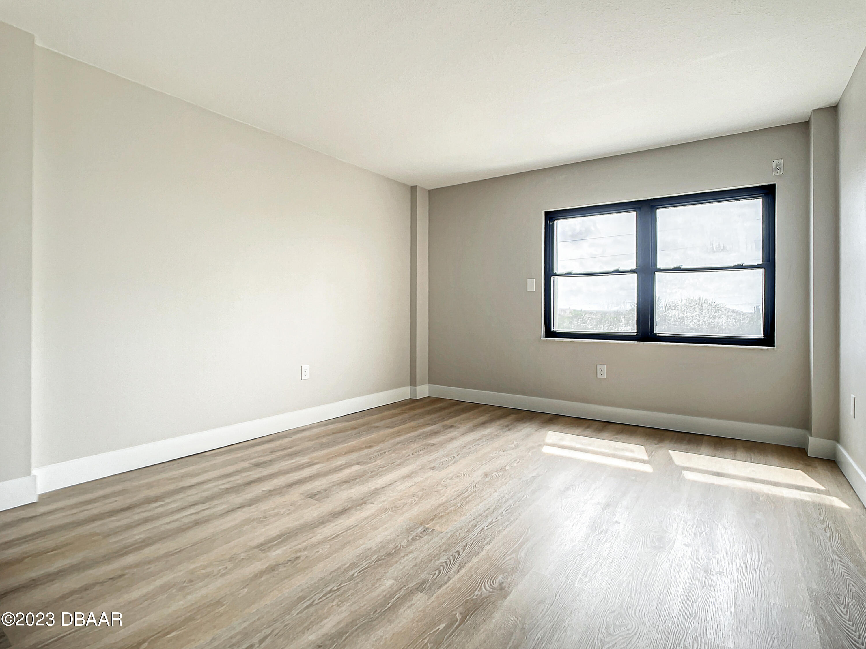 4435 S Atlantic Avenue, 311