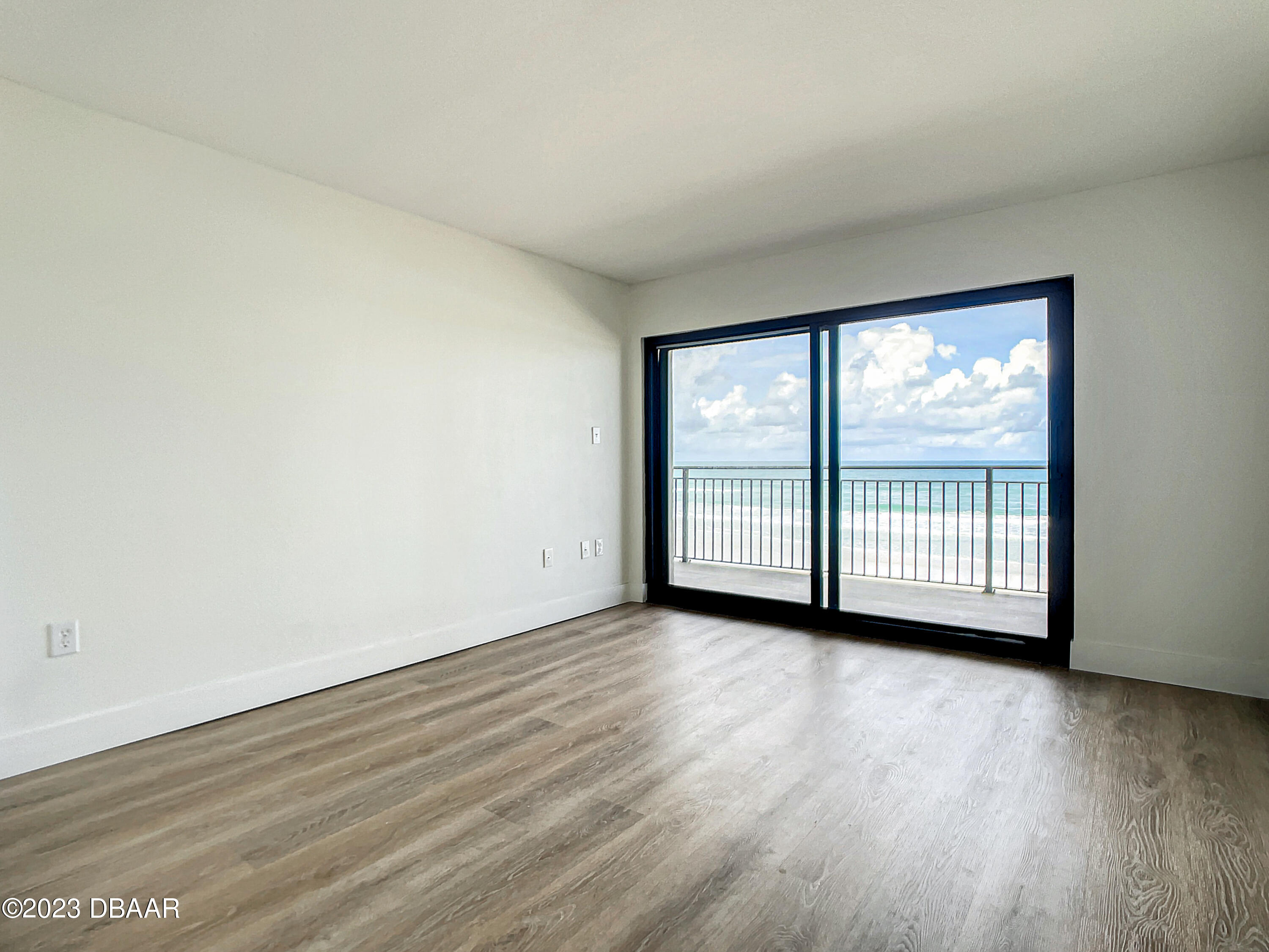 4435 S Atlantic Avenue, 311