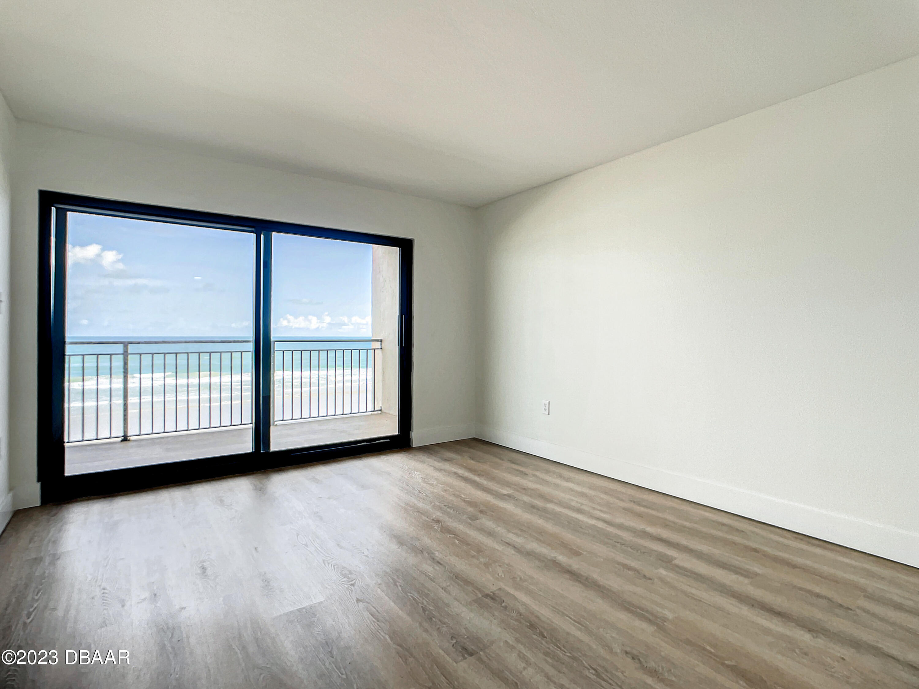 4435 S Atlantic Avenue, 311