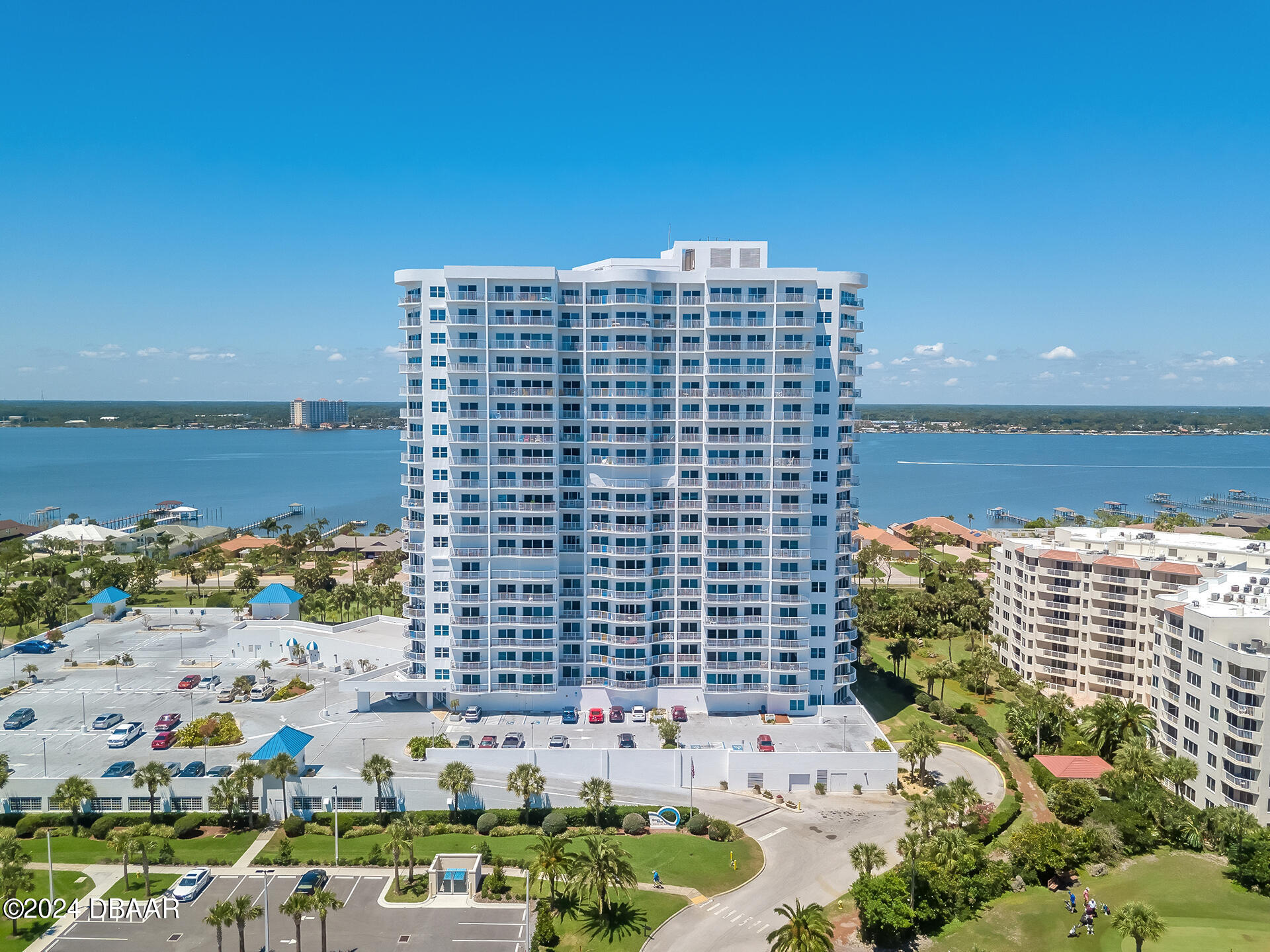 2 Oceans West Boulevard, 400
