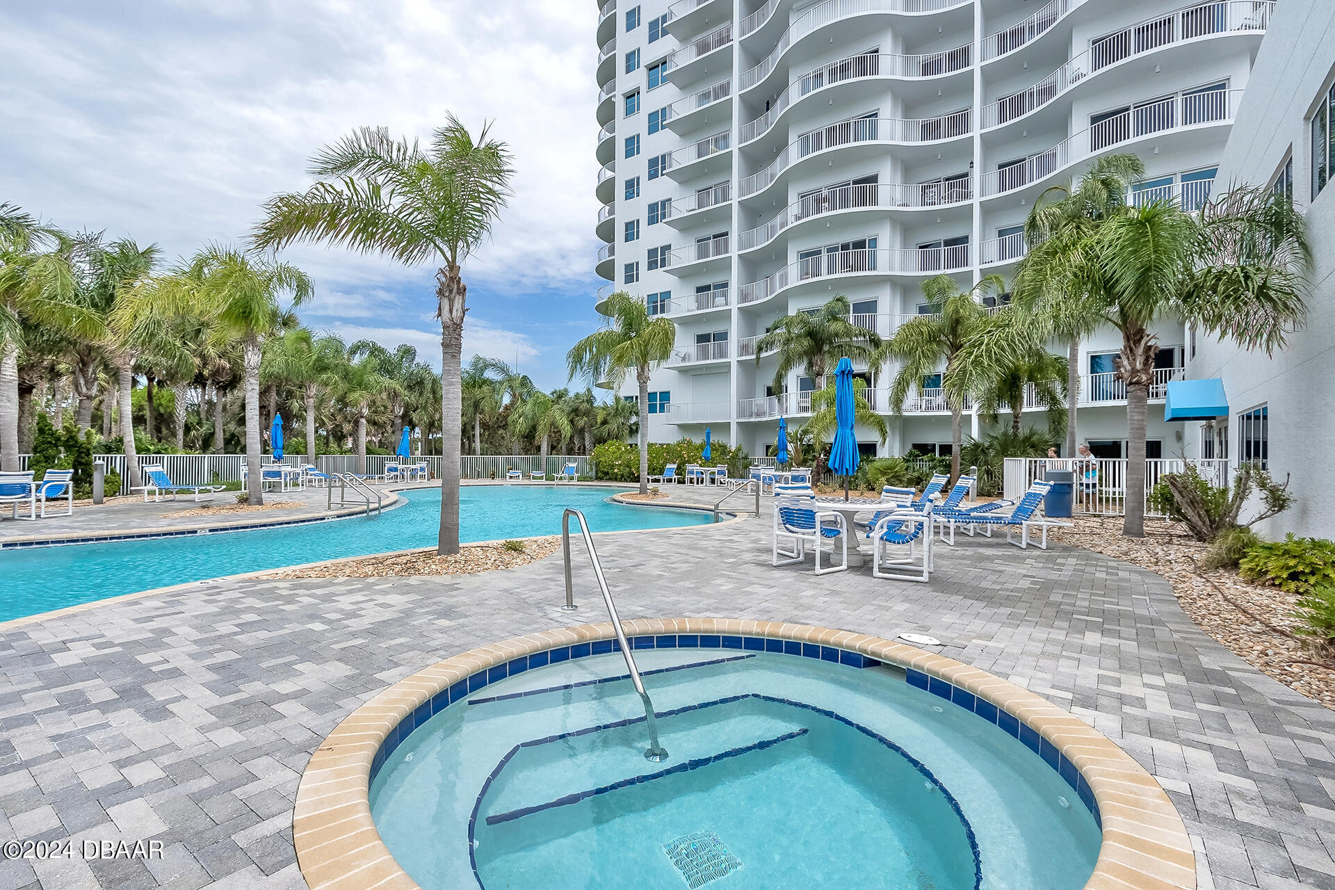 2 Oceans West Boulevard, 400