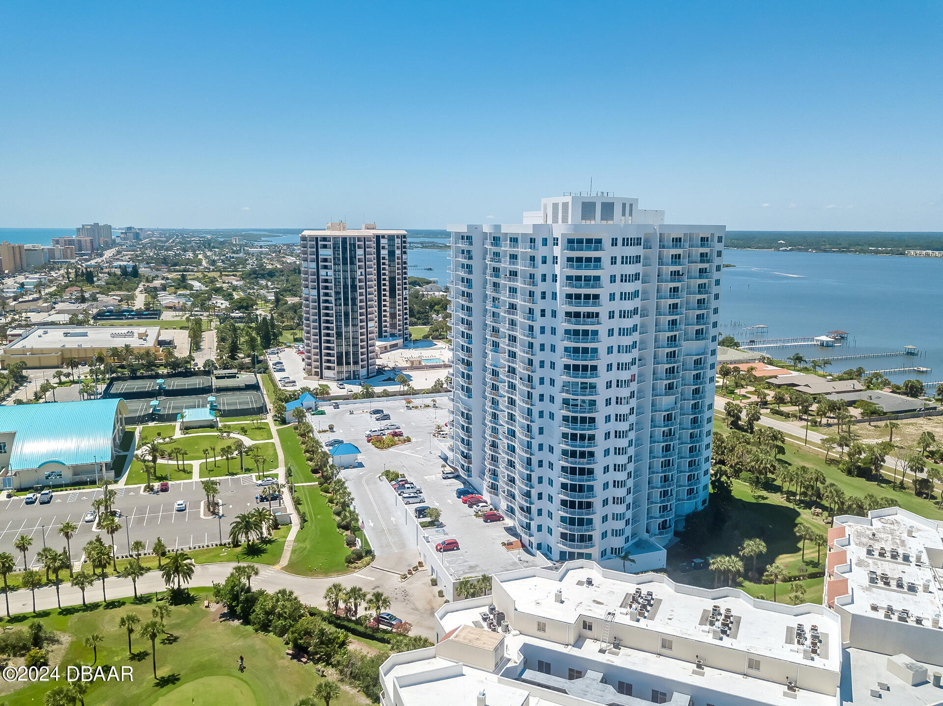 2 Oceans West Boulevard, 400
