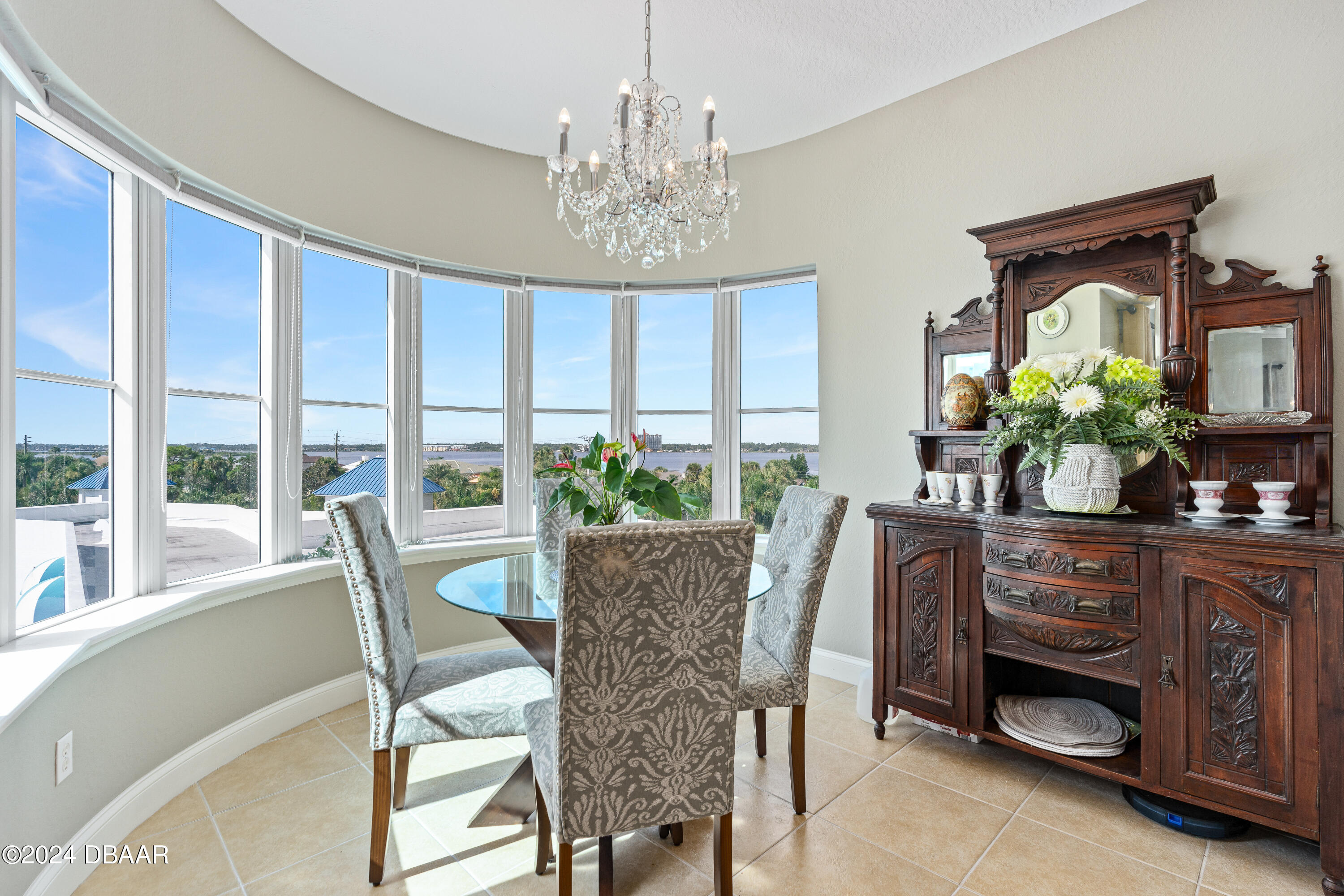 2 Oceans West Boulevard, 400