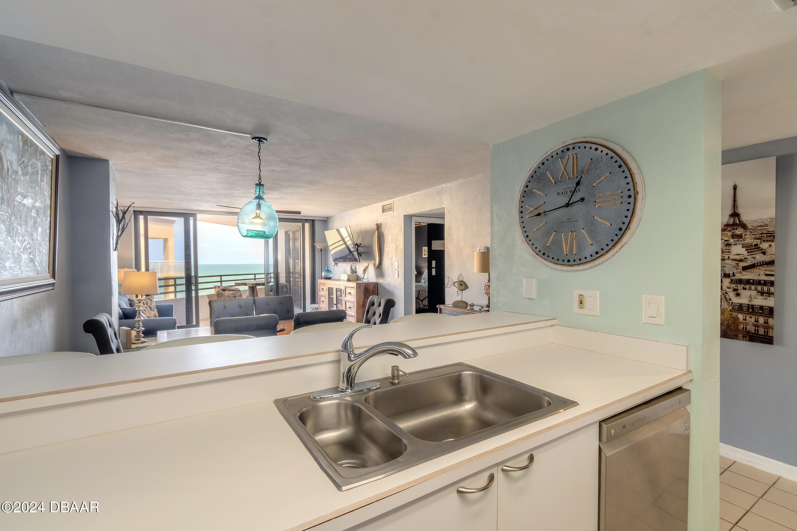 2917 S Atlantic Avenue, 1203