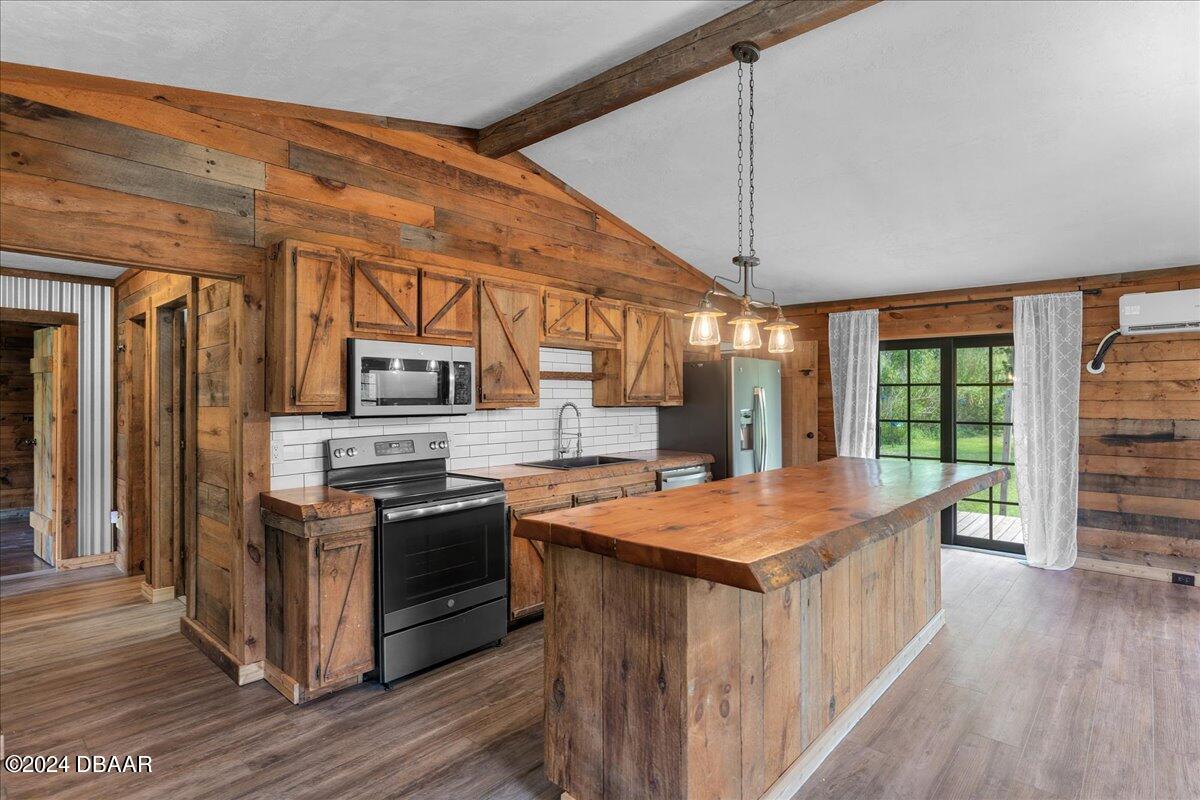 2346 Meadow Lane