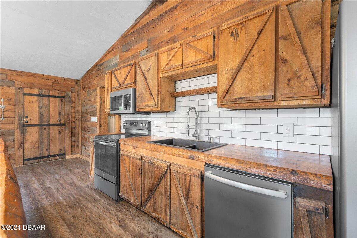 2346 Meadow Lane