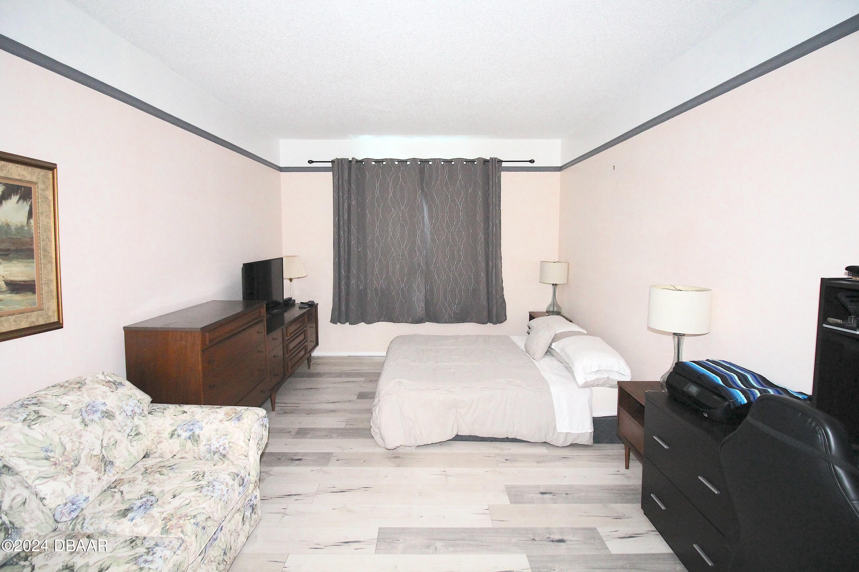 935 N halifax, 1102