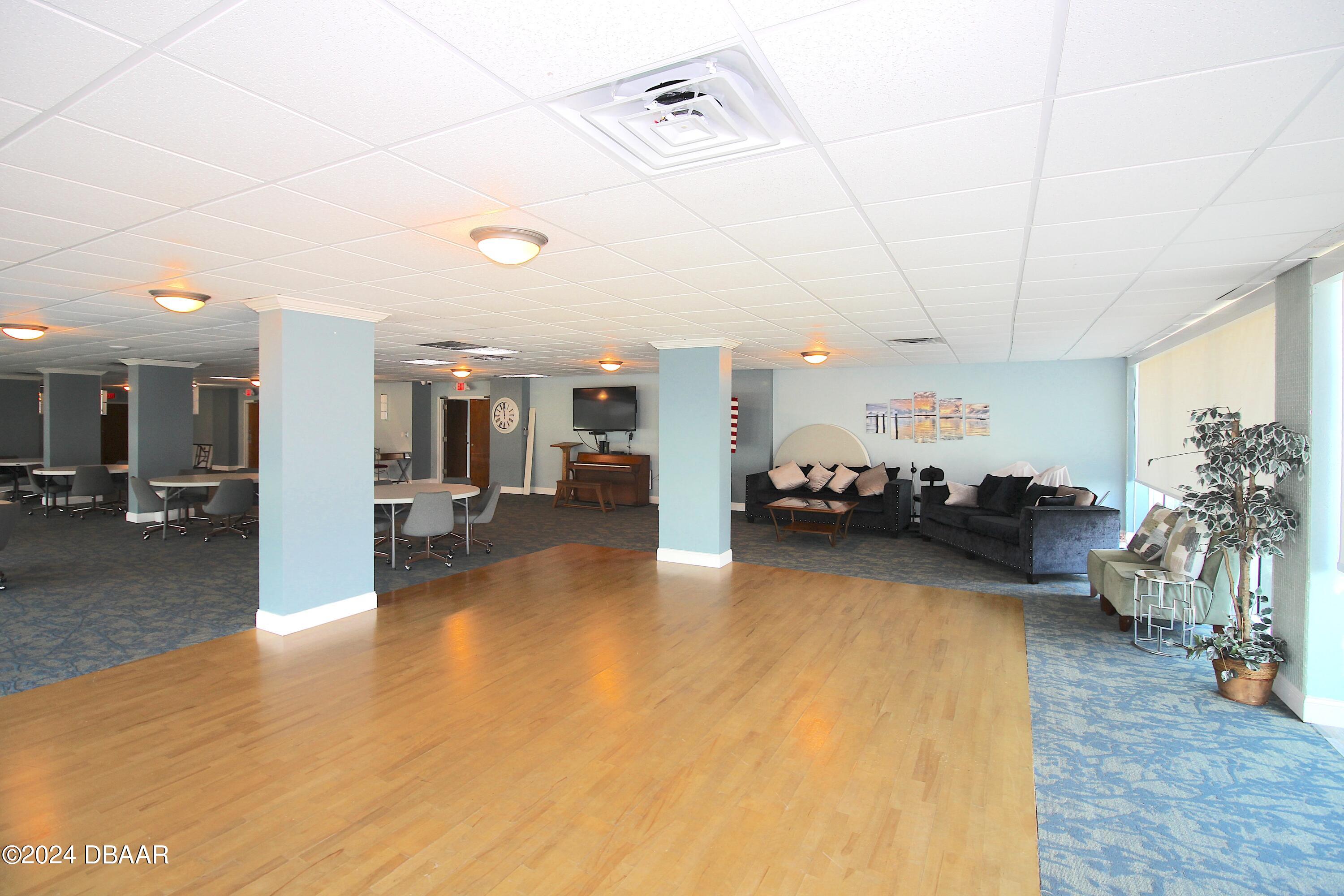 935 N halifax, 1102