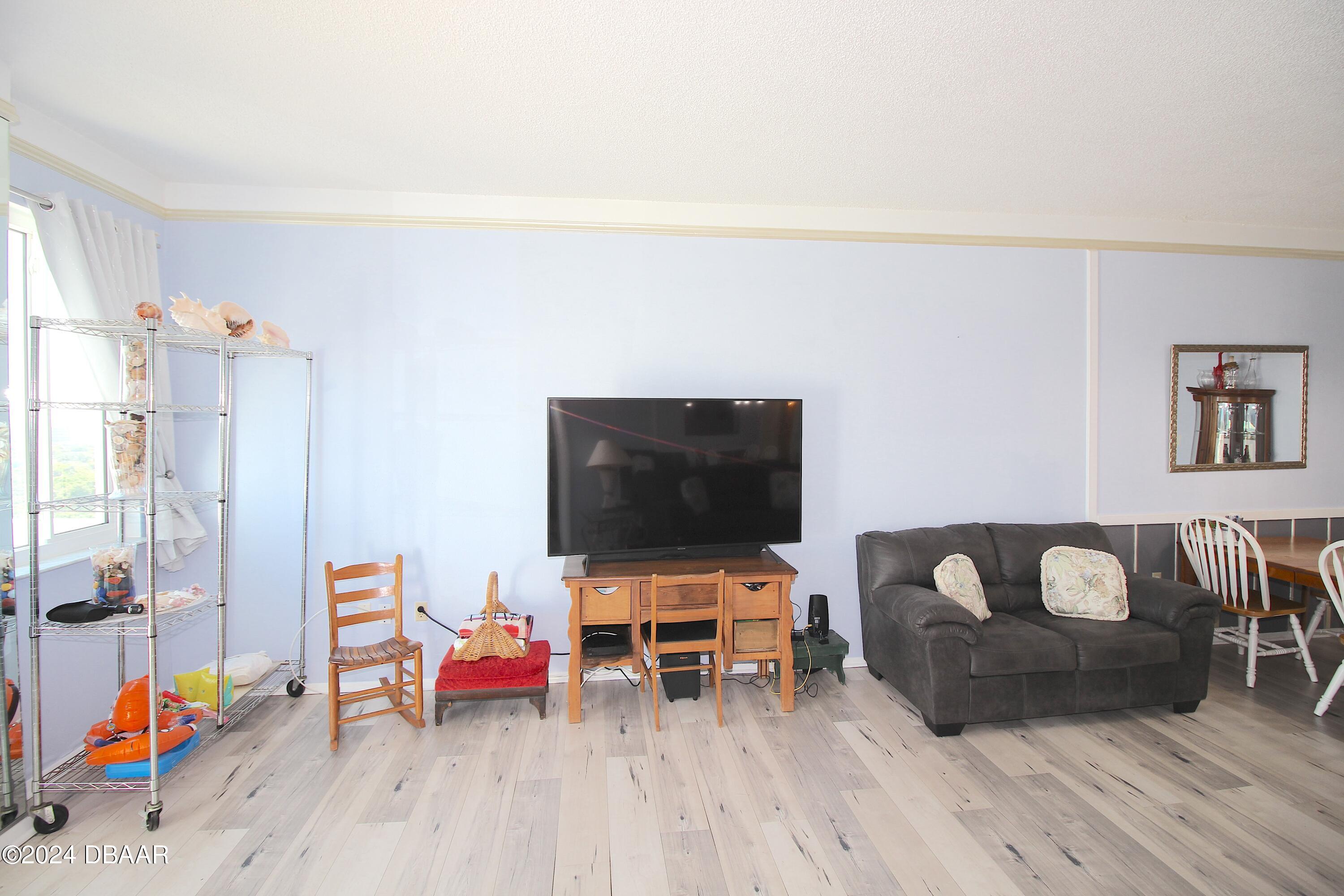 935 N halifax, 1102