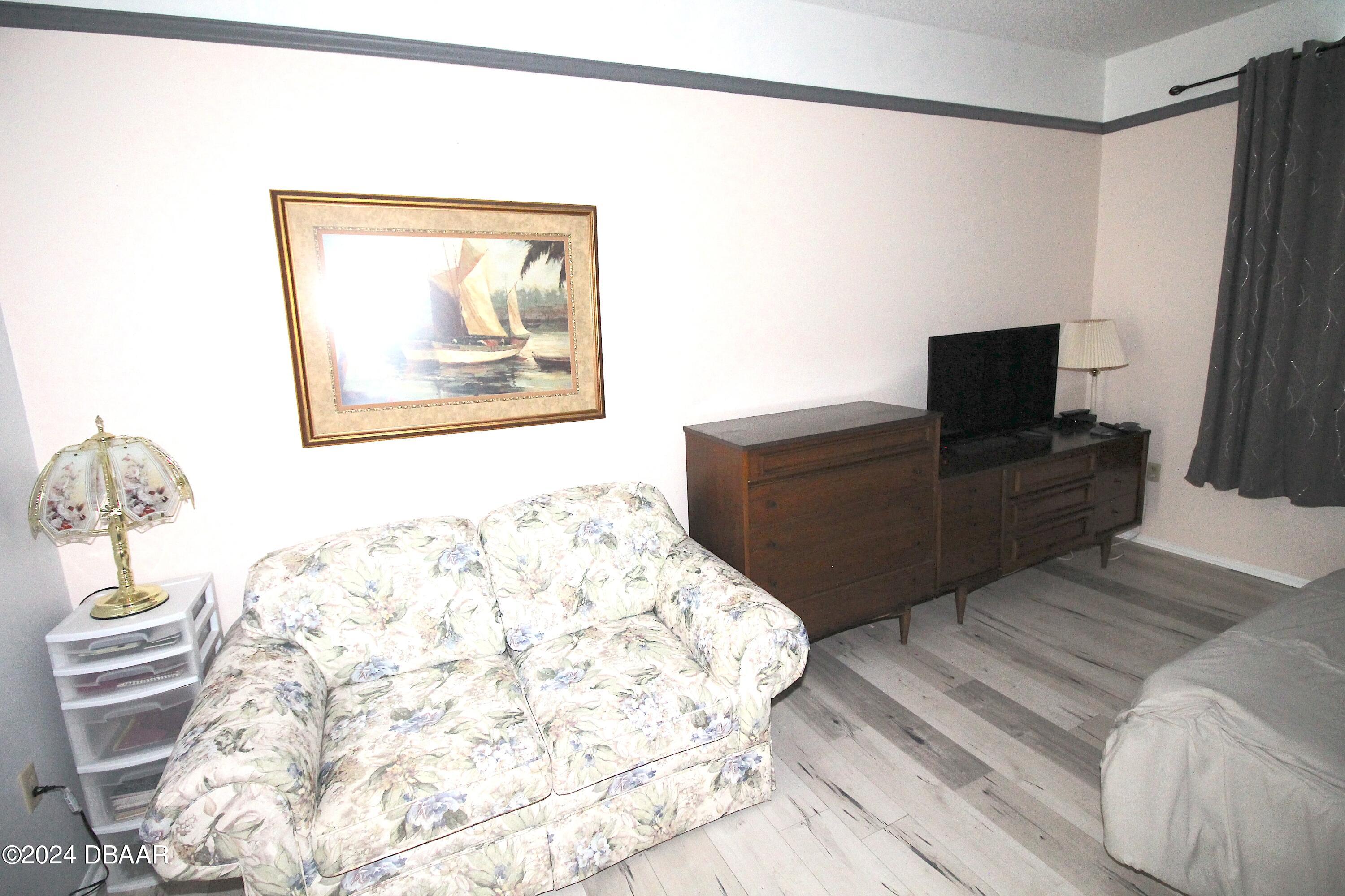 935 N halifax, 1102