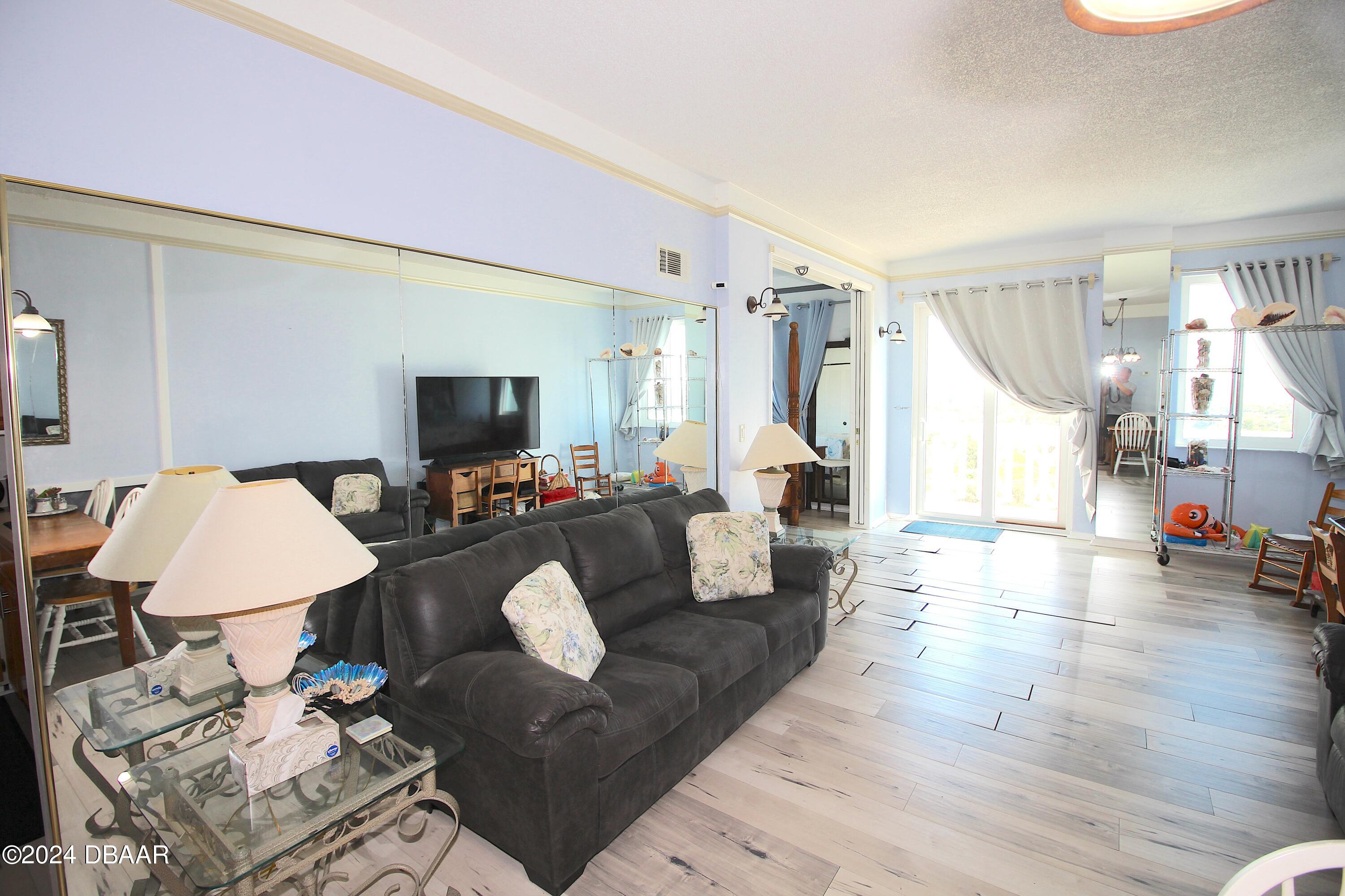 935 N halifax, 1102