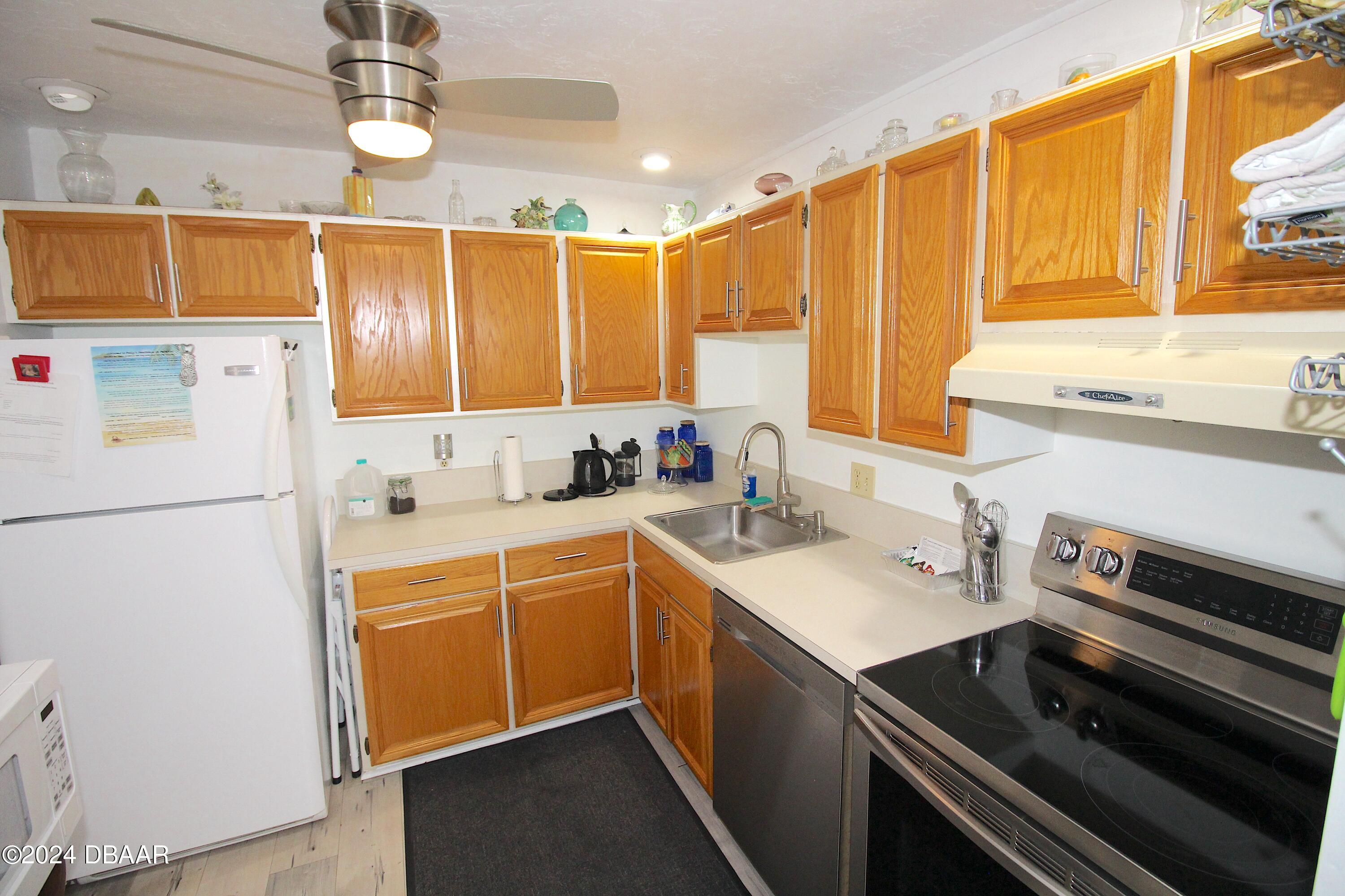 935 N halifax, 1102