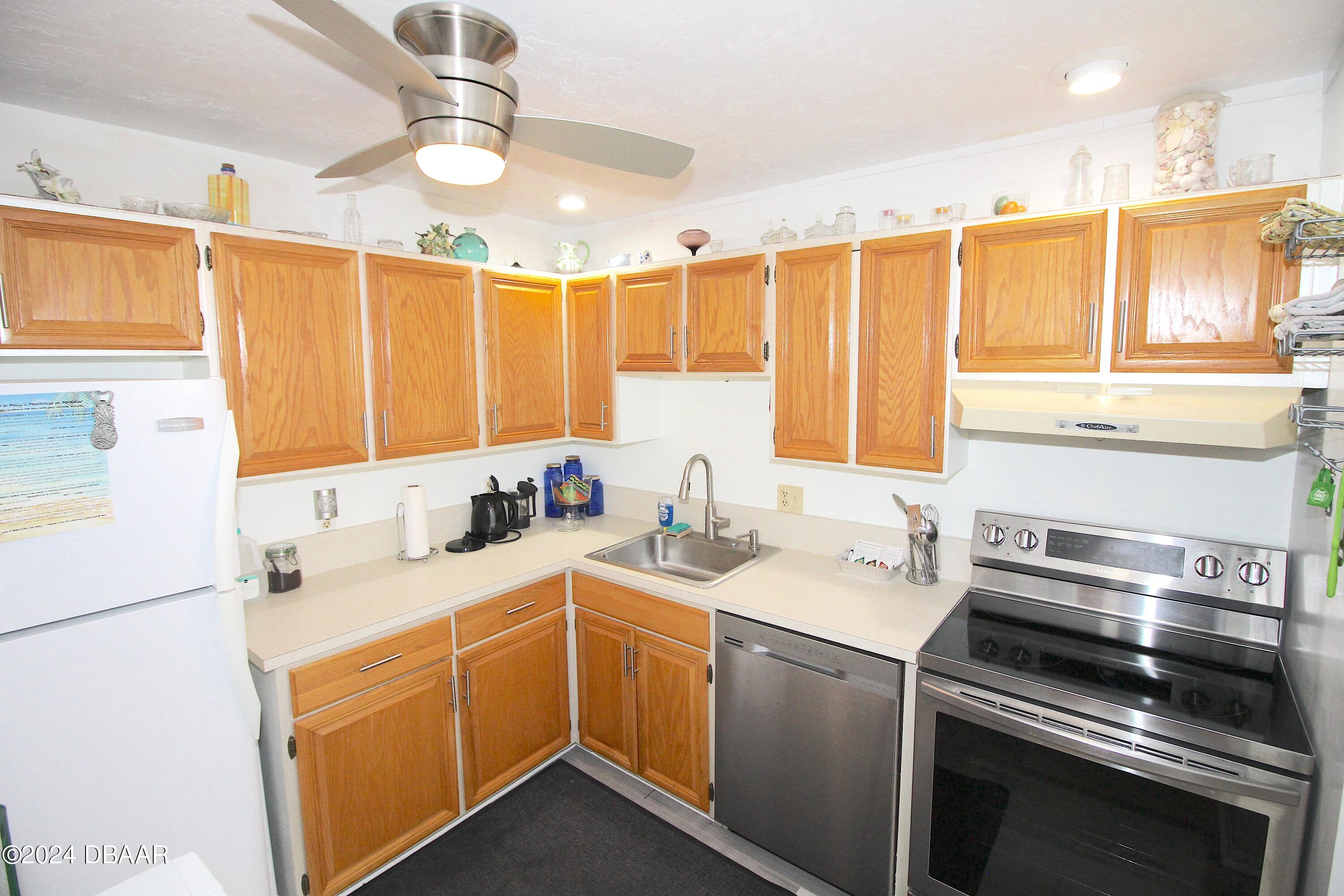 935 N halifax, 1102