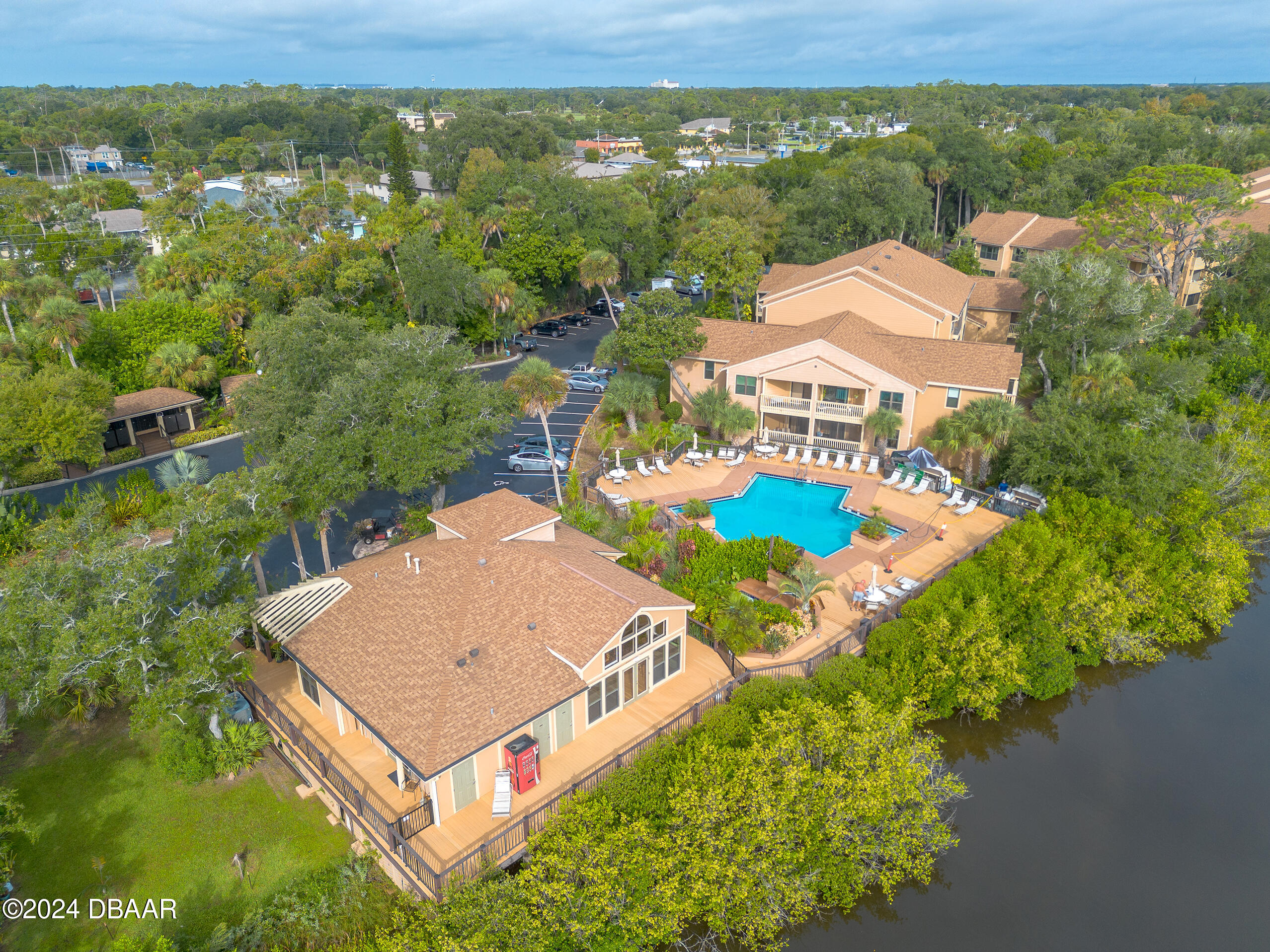 1401 S Palmetto Avenue, 200