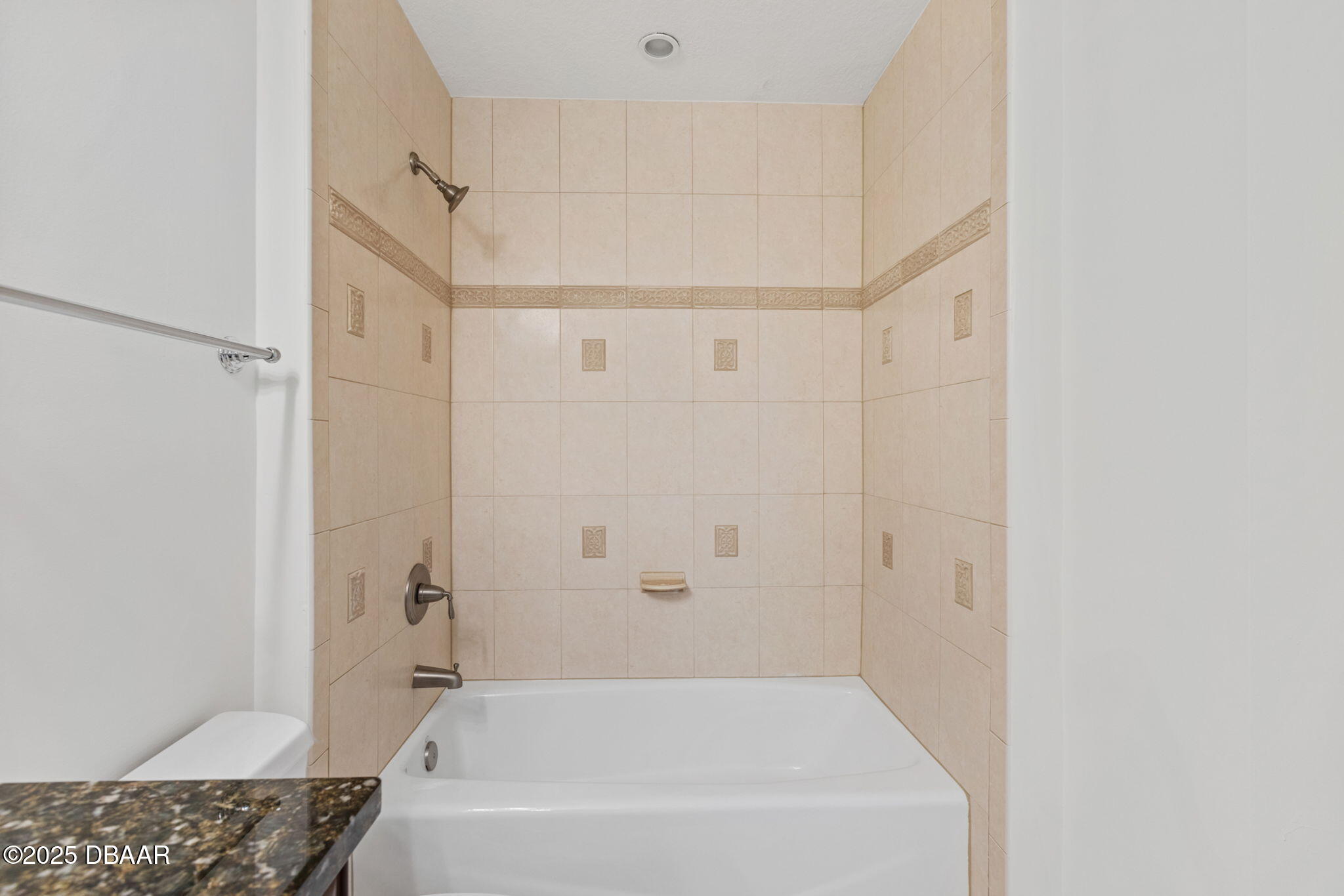 2515 S Atlantic Avenue, 507