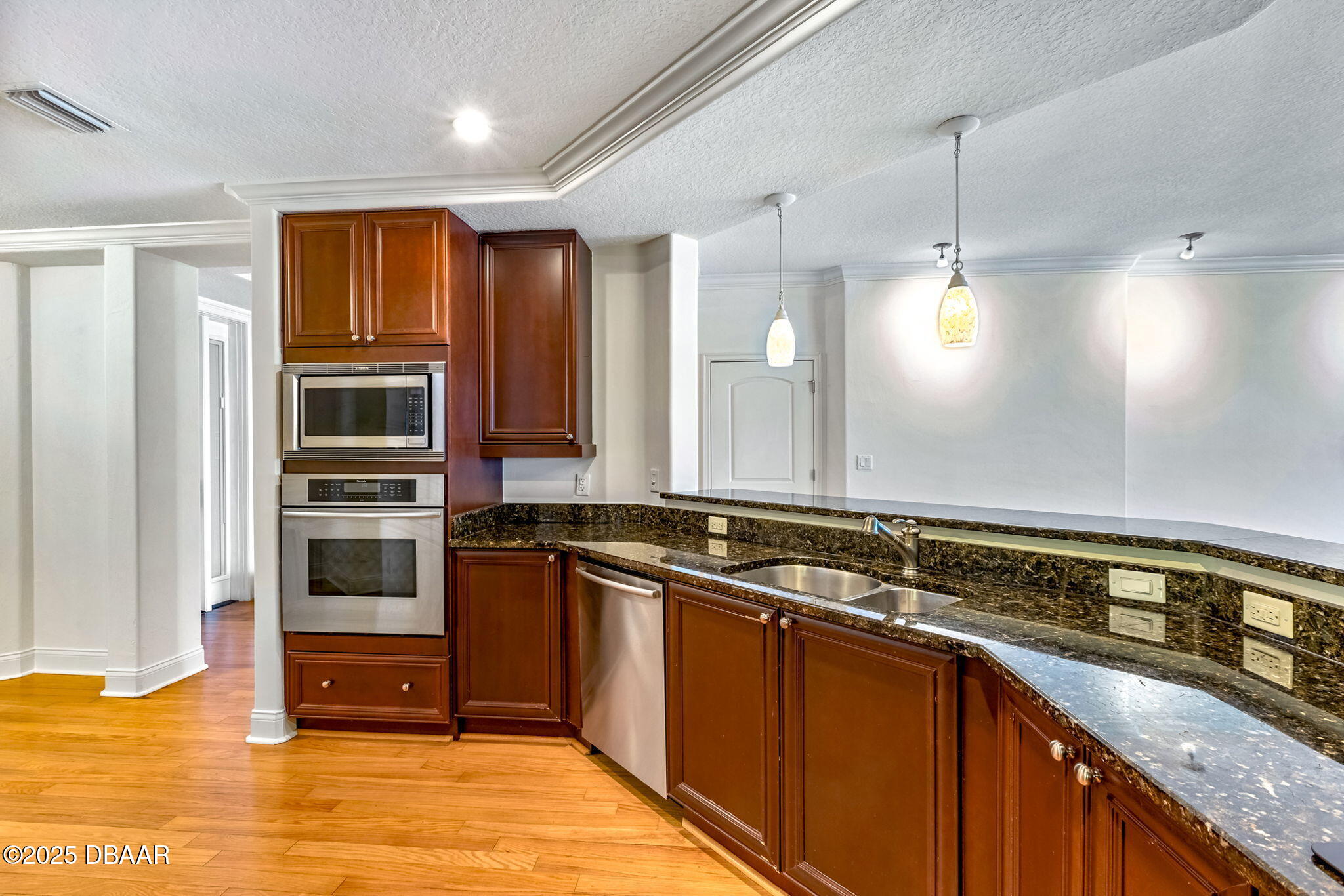 2515 S Atlantic Avenue, 507