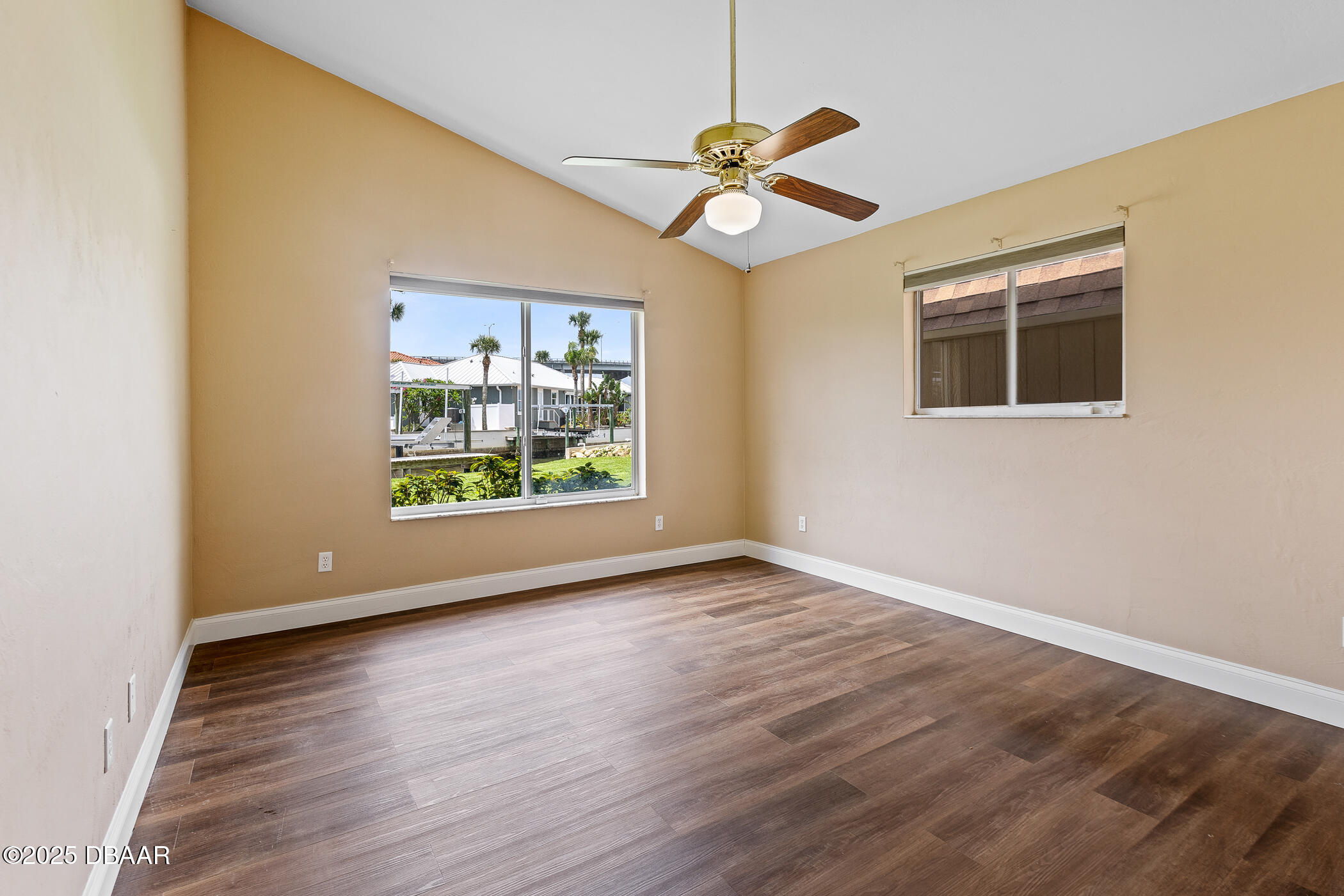 10 Venetian Circle
