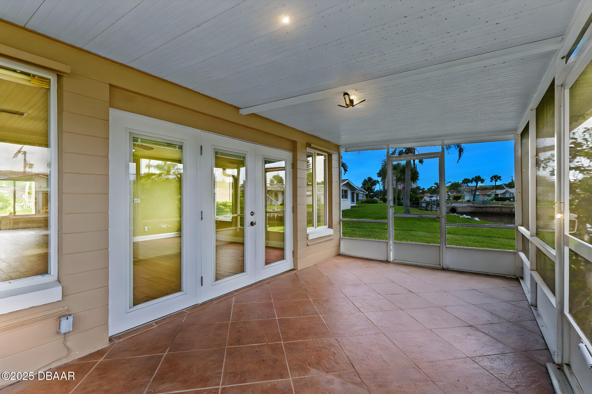 10 Venetian Circle