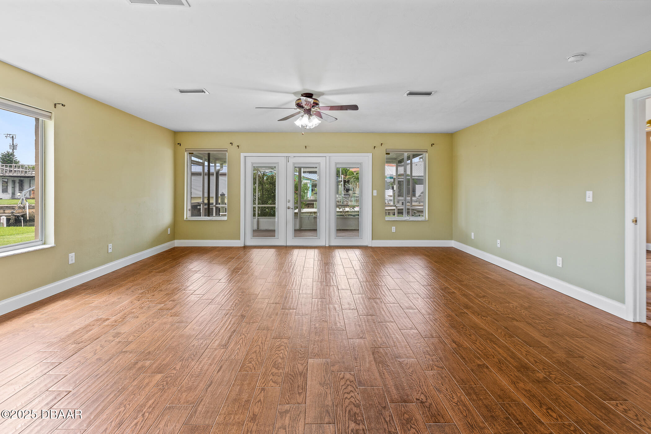 10 Venetian Circle