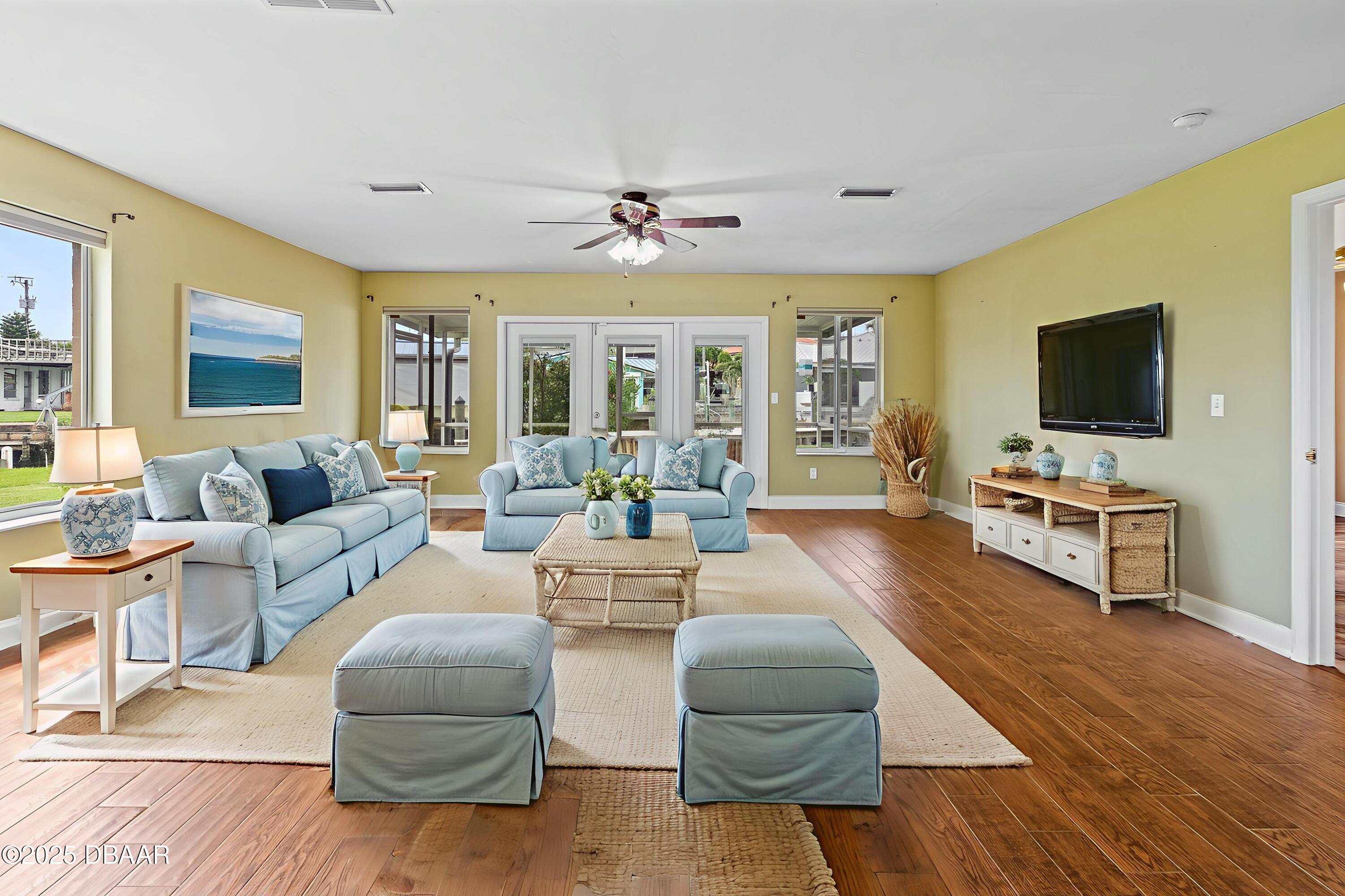 10 Venetian Circle