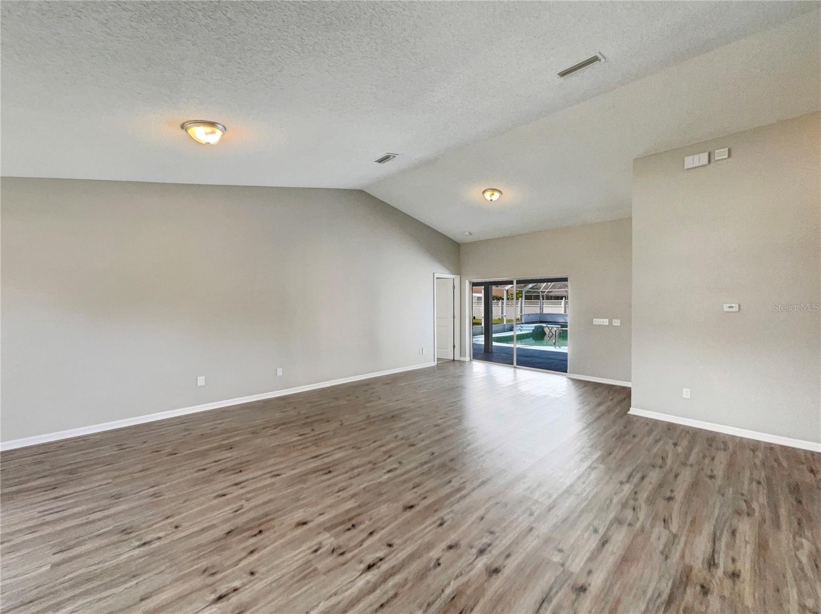 42 PRIMROSE LN