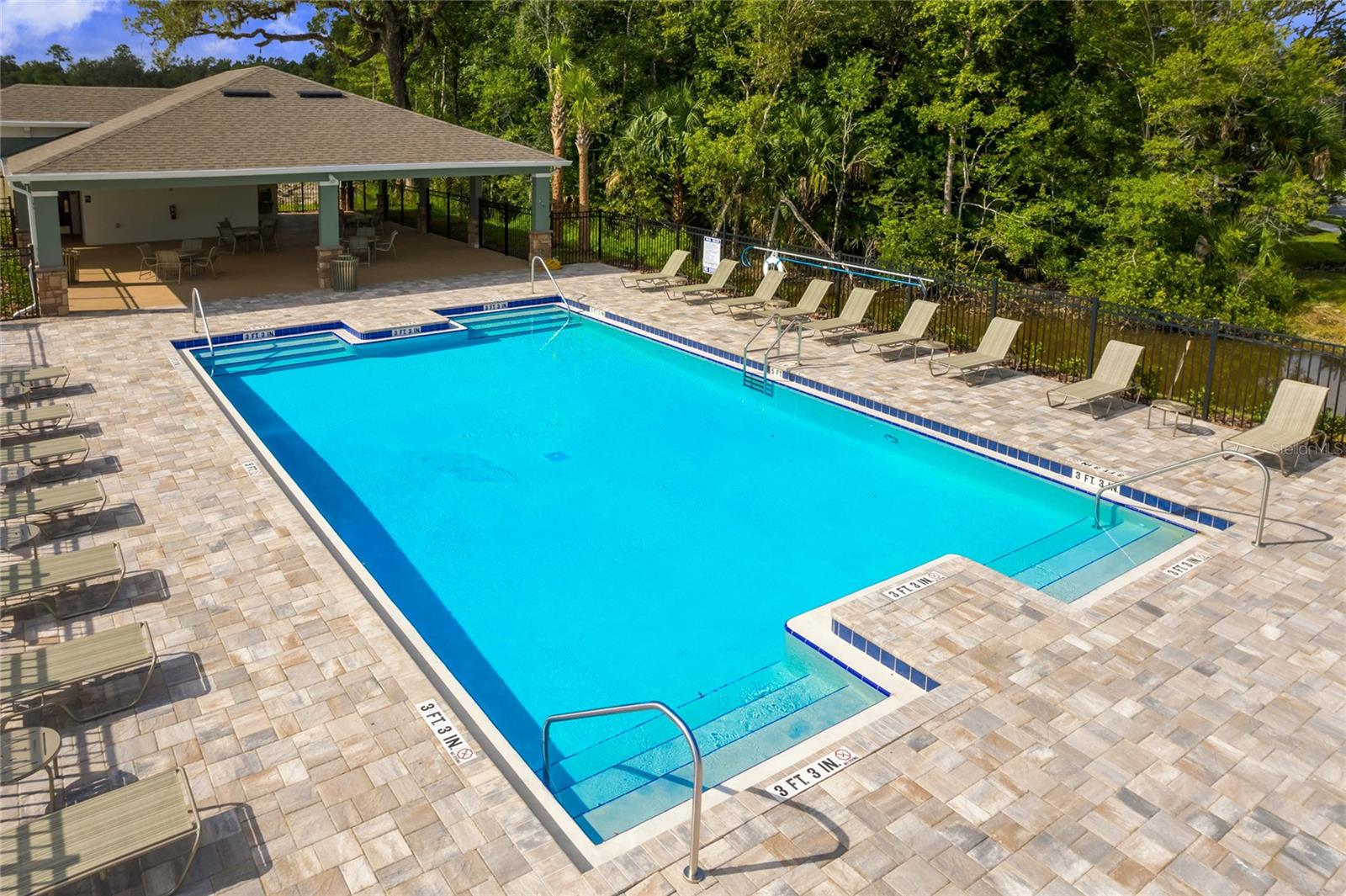 2106 RED ROCK RD