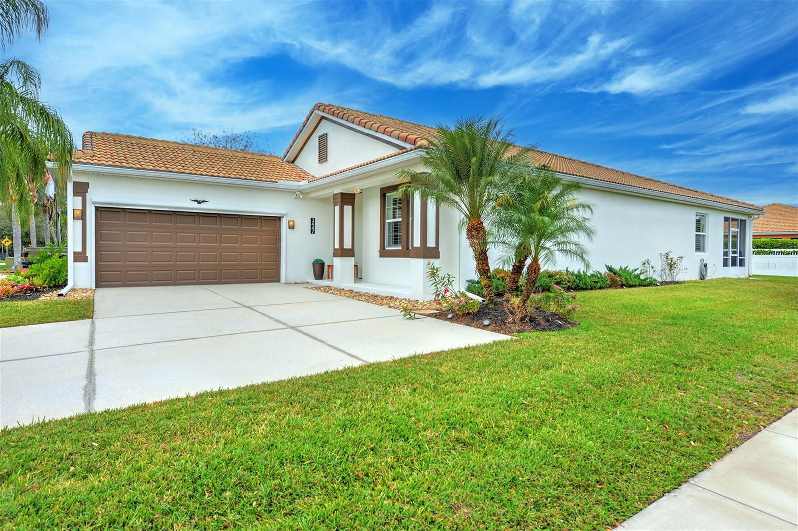 3447 LUNA BELLA LN
