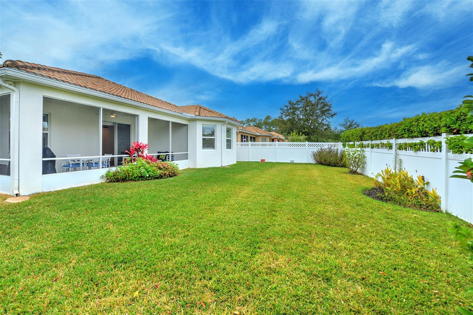 3447 LUNA BELLA LN