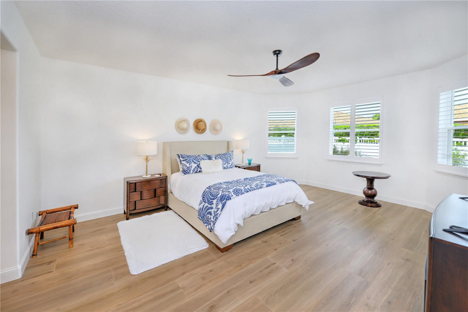 3447 LUNA BELLA LN