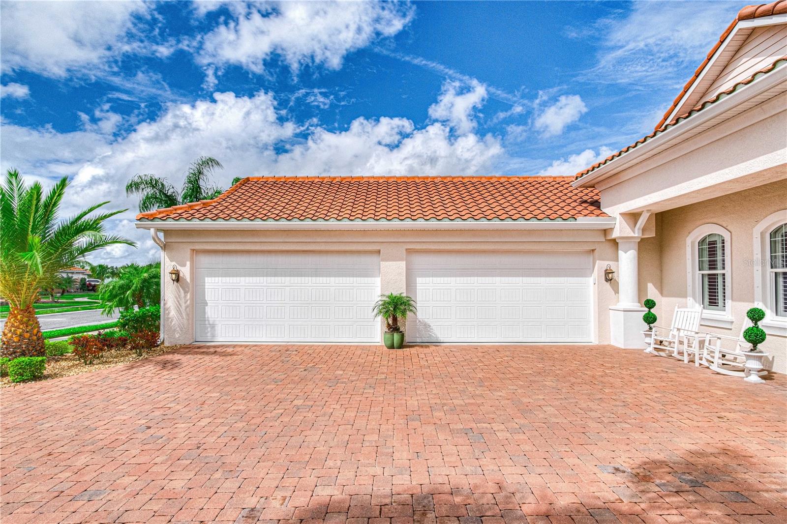 2916 W VENETIAN LAKE CIR