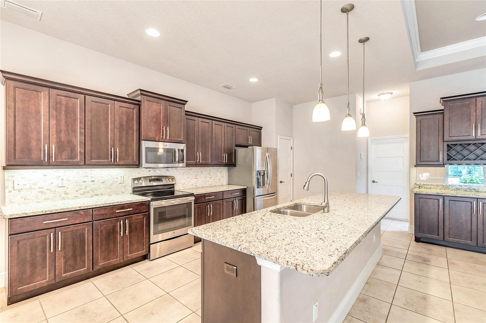 2811 S ASCIANO CT