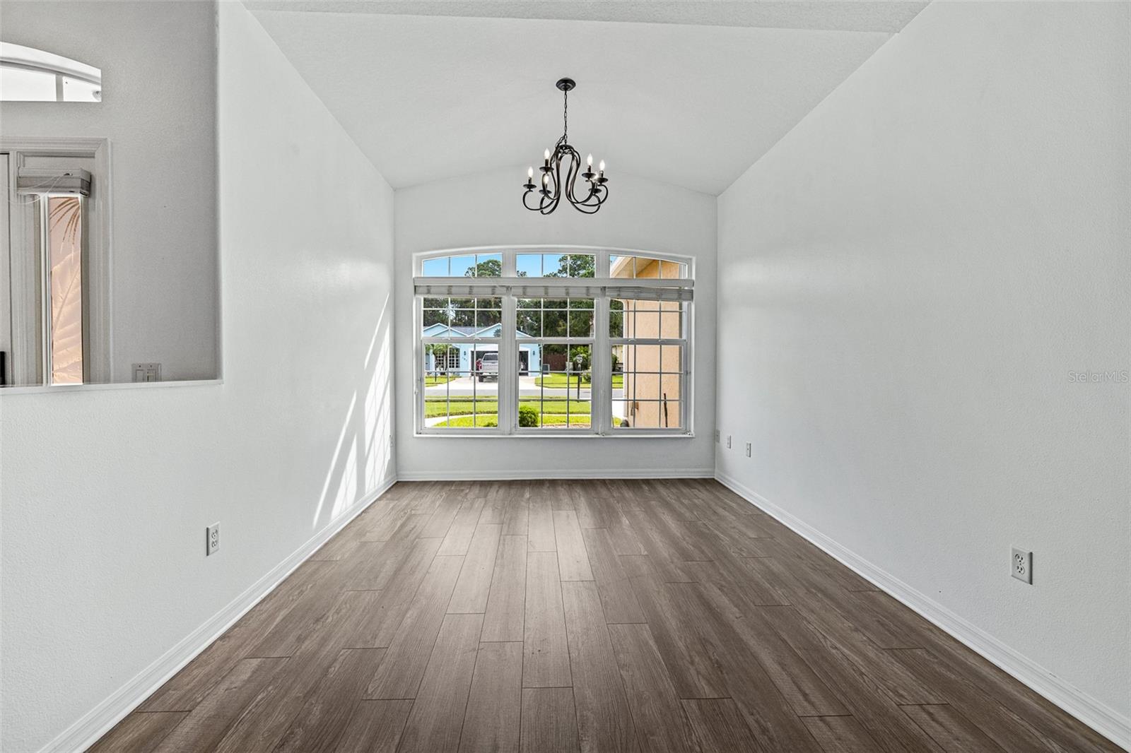 122 SAN REMO DR