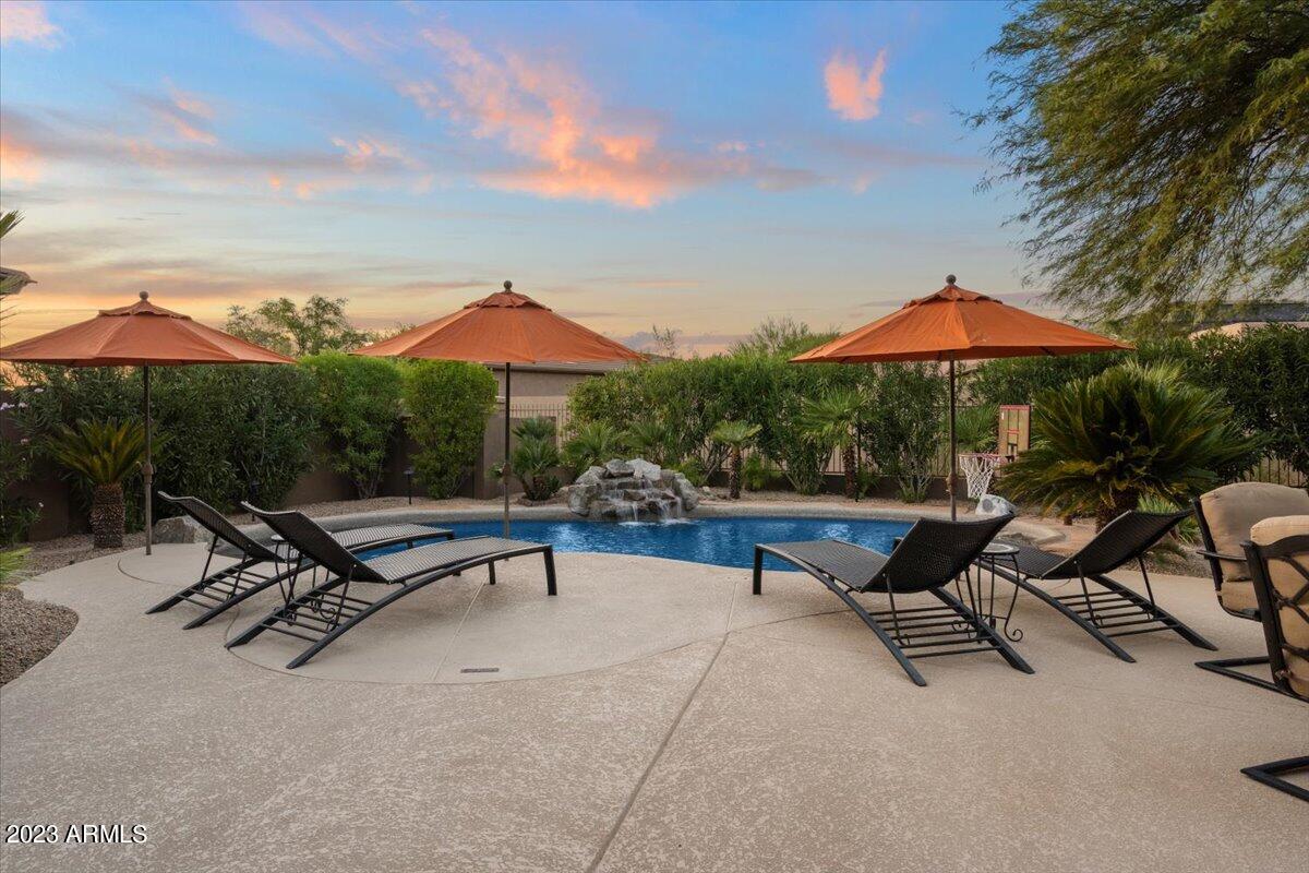 5892 E EVENING GLOW Drive