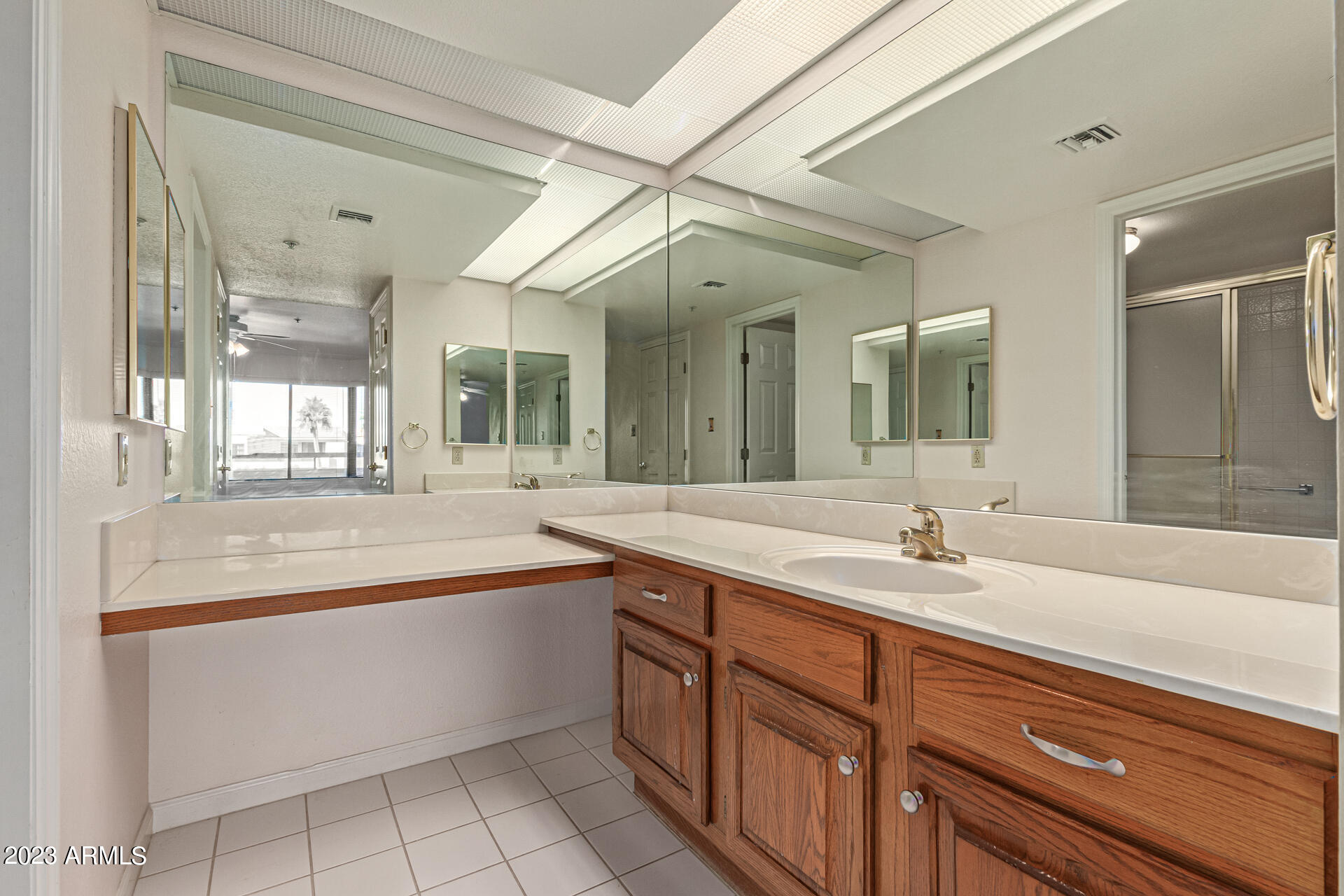 4200 N MILLER Road Unit: 512
