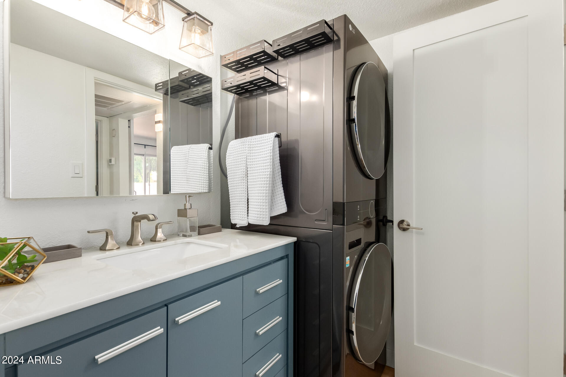 7350 N Via Paseo del Sur, O109