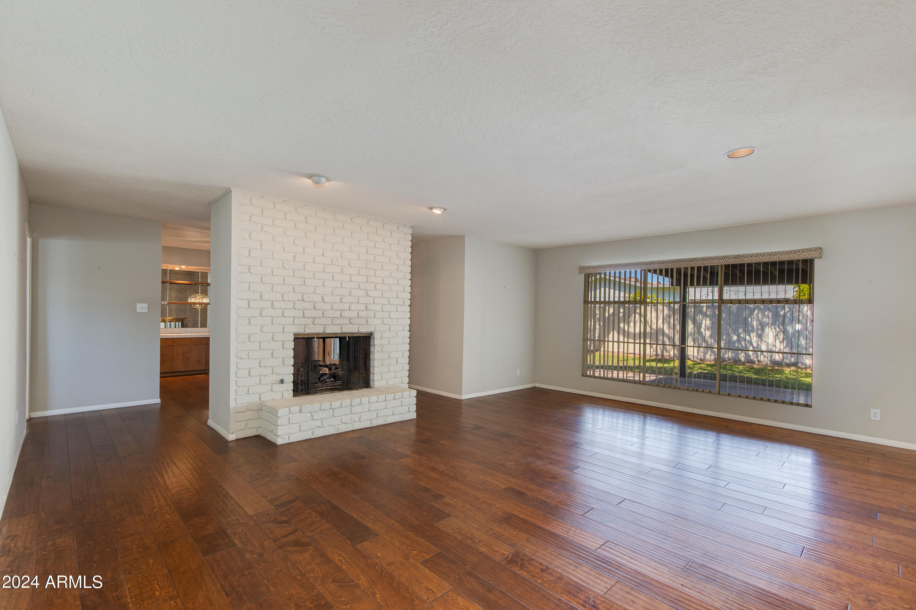 4924 E MULBERRY Drive