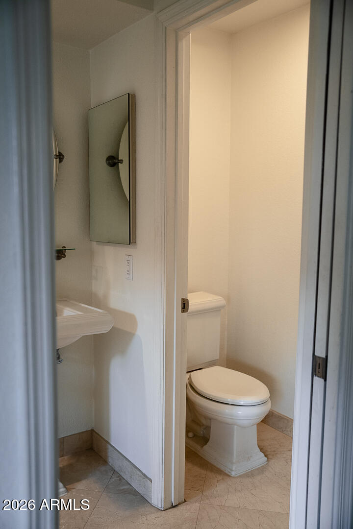 10017 E MOUNTAIN VIEW Road 1073
